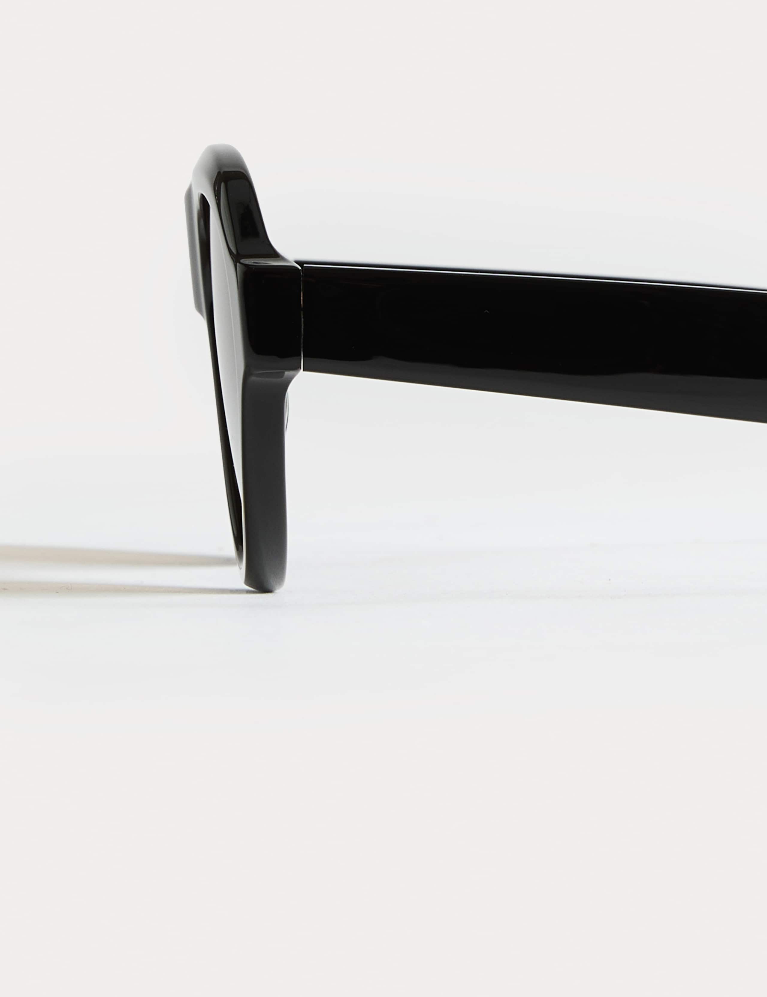 Premium Chunky Aviator Polarised Sunglasses 2 of 2