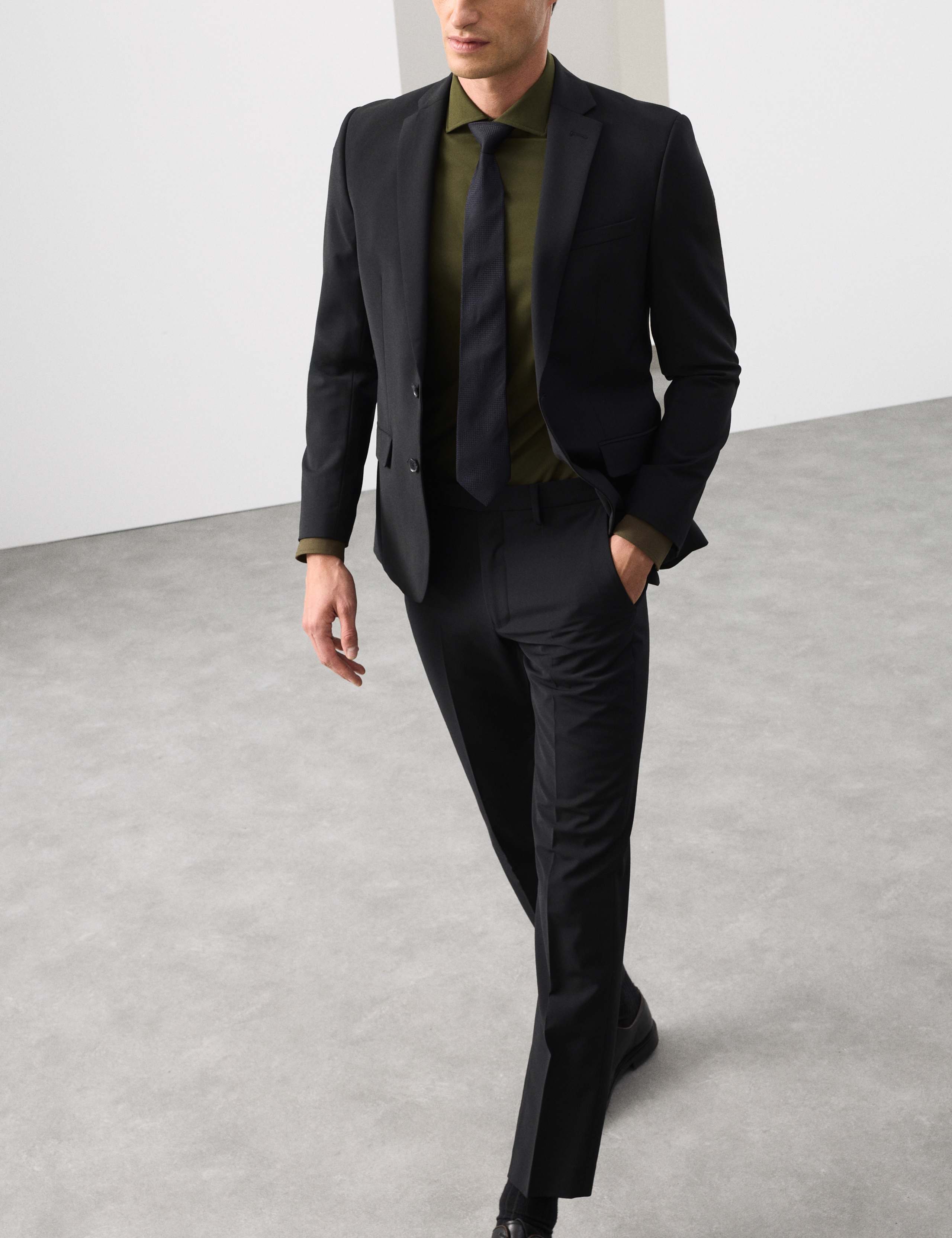 Tailored Fit Stretch Performance Shirt 3 of 6