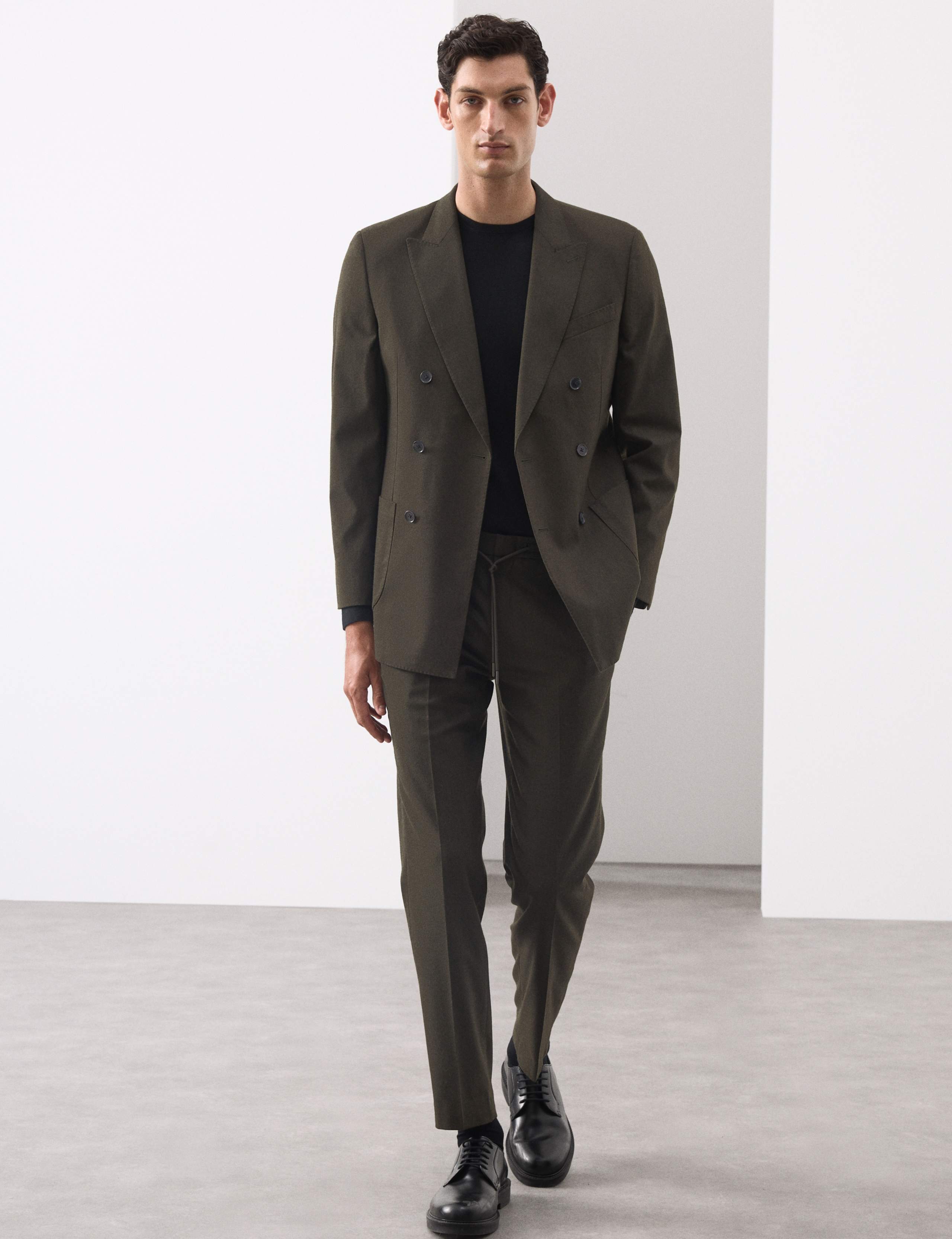 Tailored Fit Italian Wool Blend Performance Trousers 3 of 6