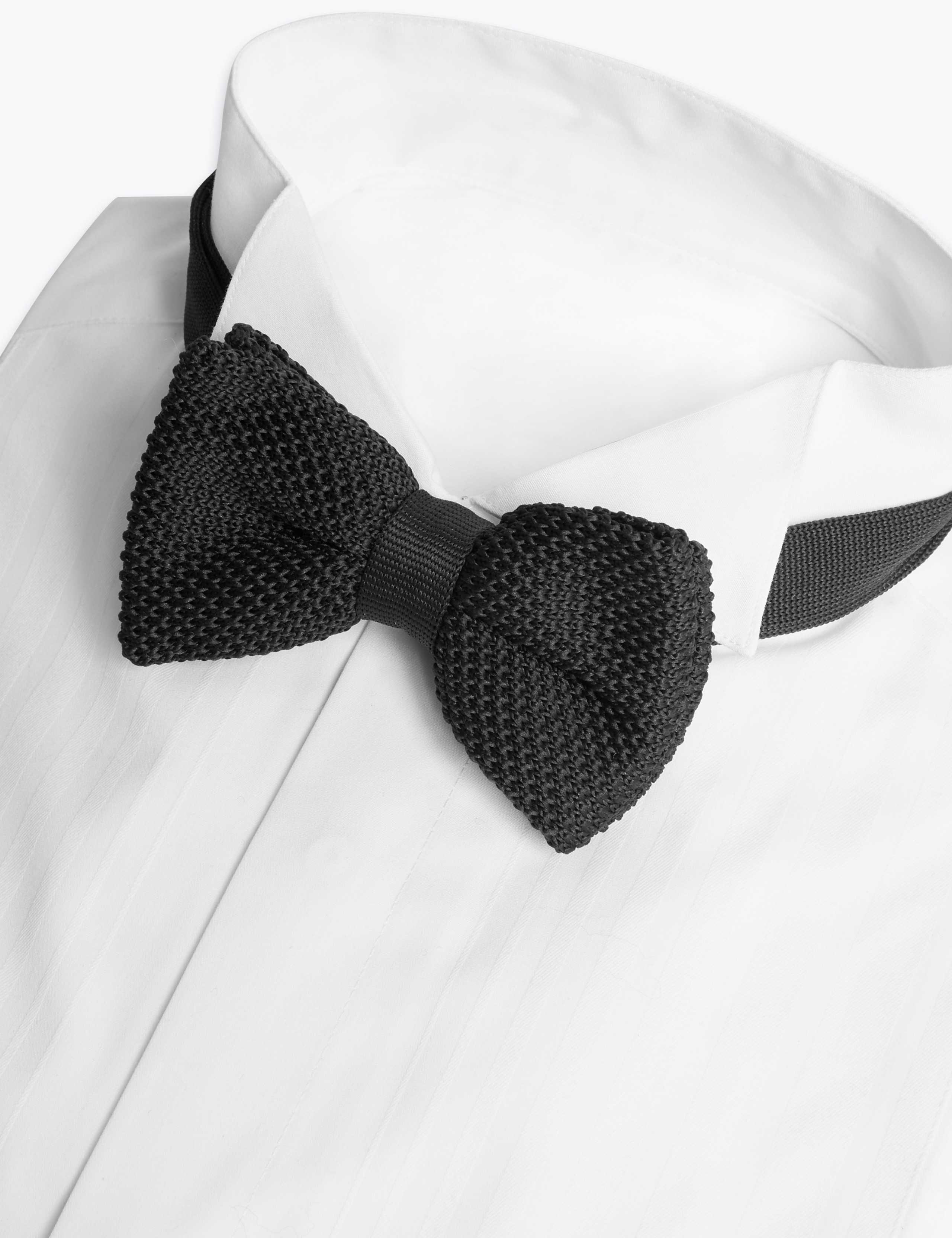Knitted Bow Tie 1 of 3