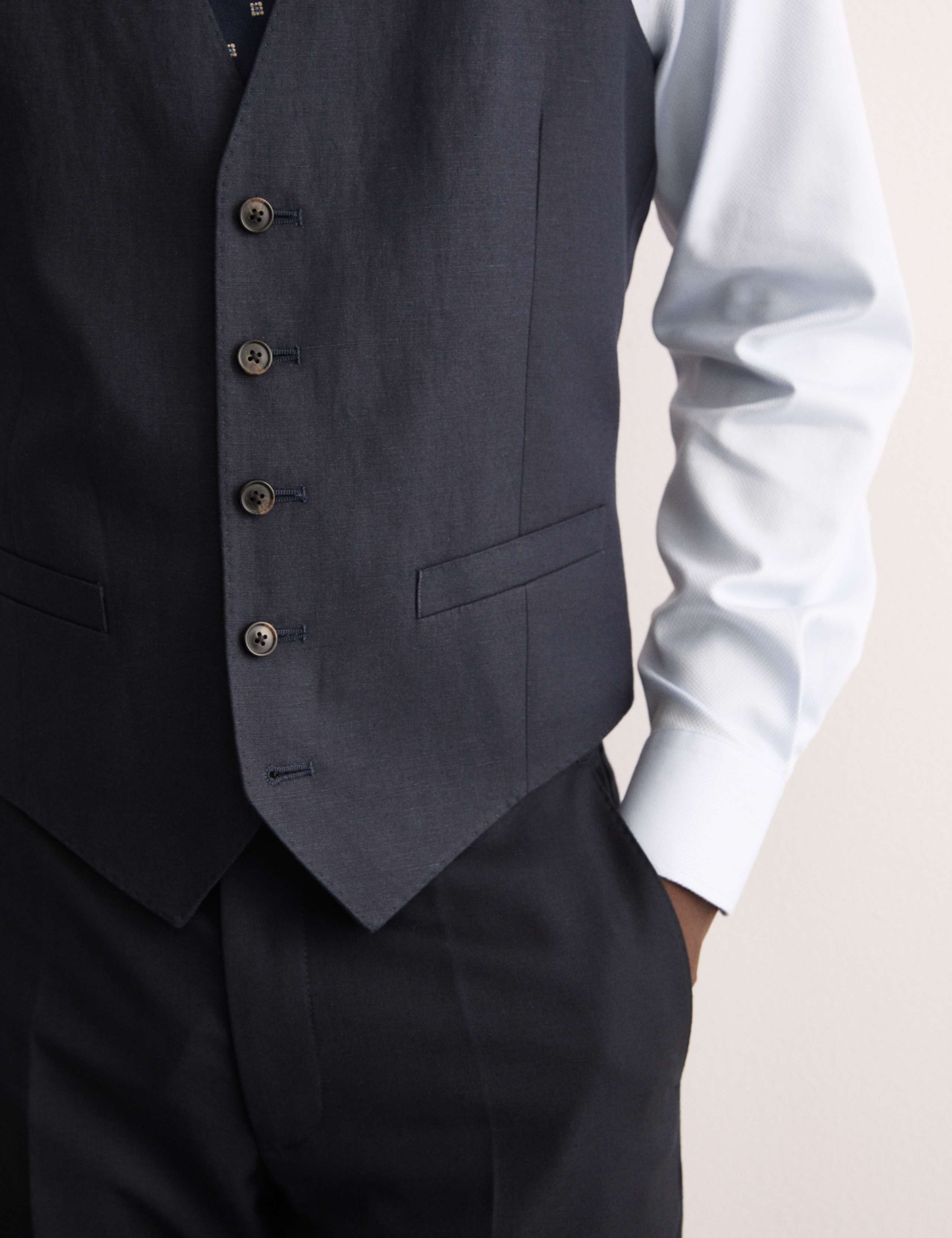 Tailored Fit Silk & Linen Blend Waistcoat 3 of 7