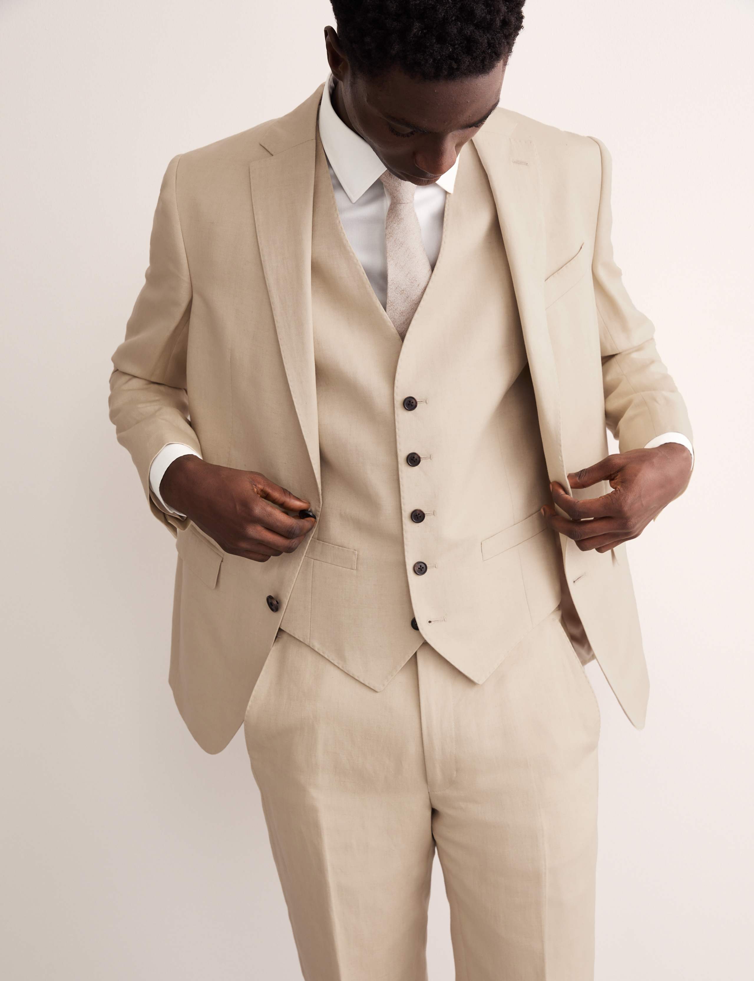 Tailored Fit Silk & Linen Blend Waistcoat 4 of 7