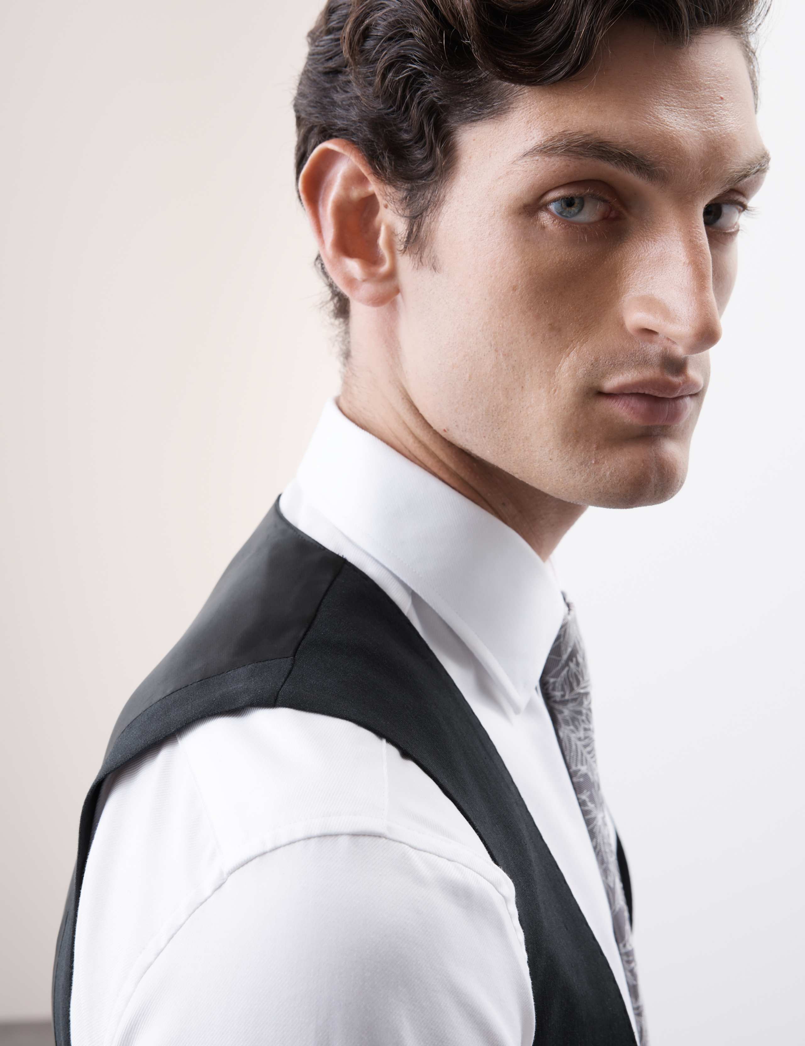 Italian Performance Linen Blend Double Breasted Waistcoat 5 of 6