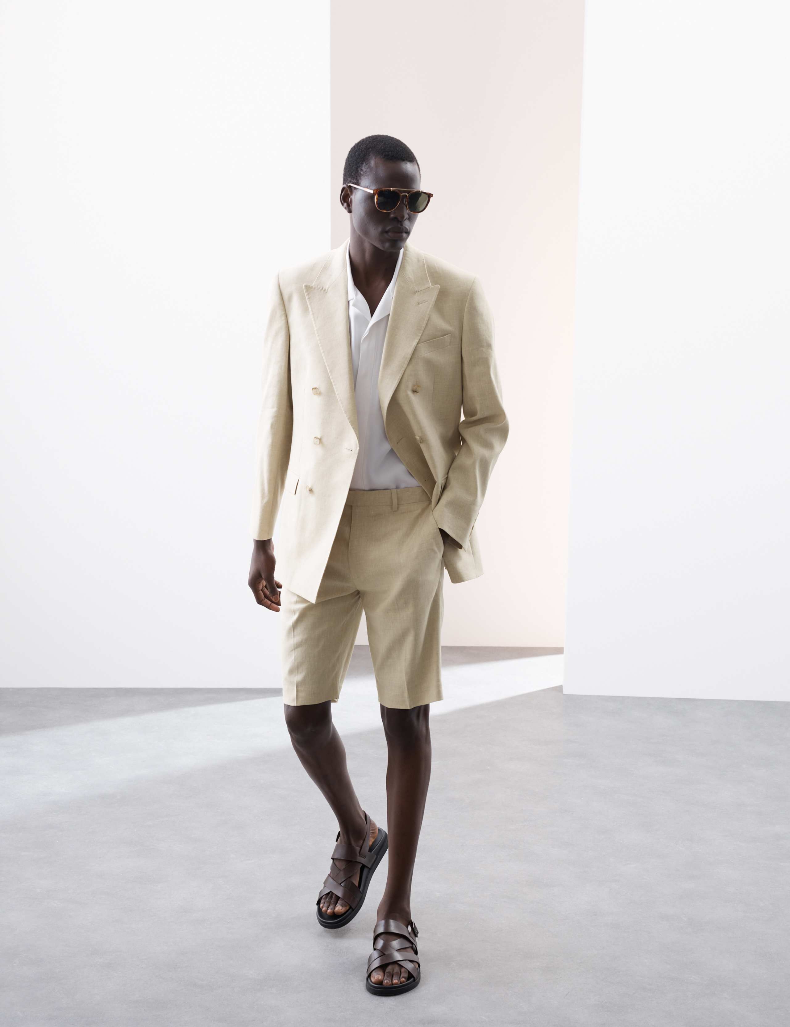 Tailored Fit Italian Performance Linen Blend Suit Shorts 4 of 9