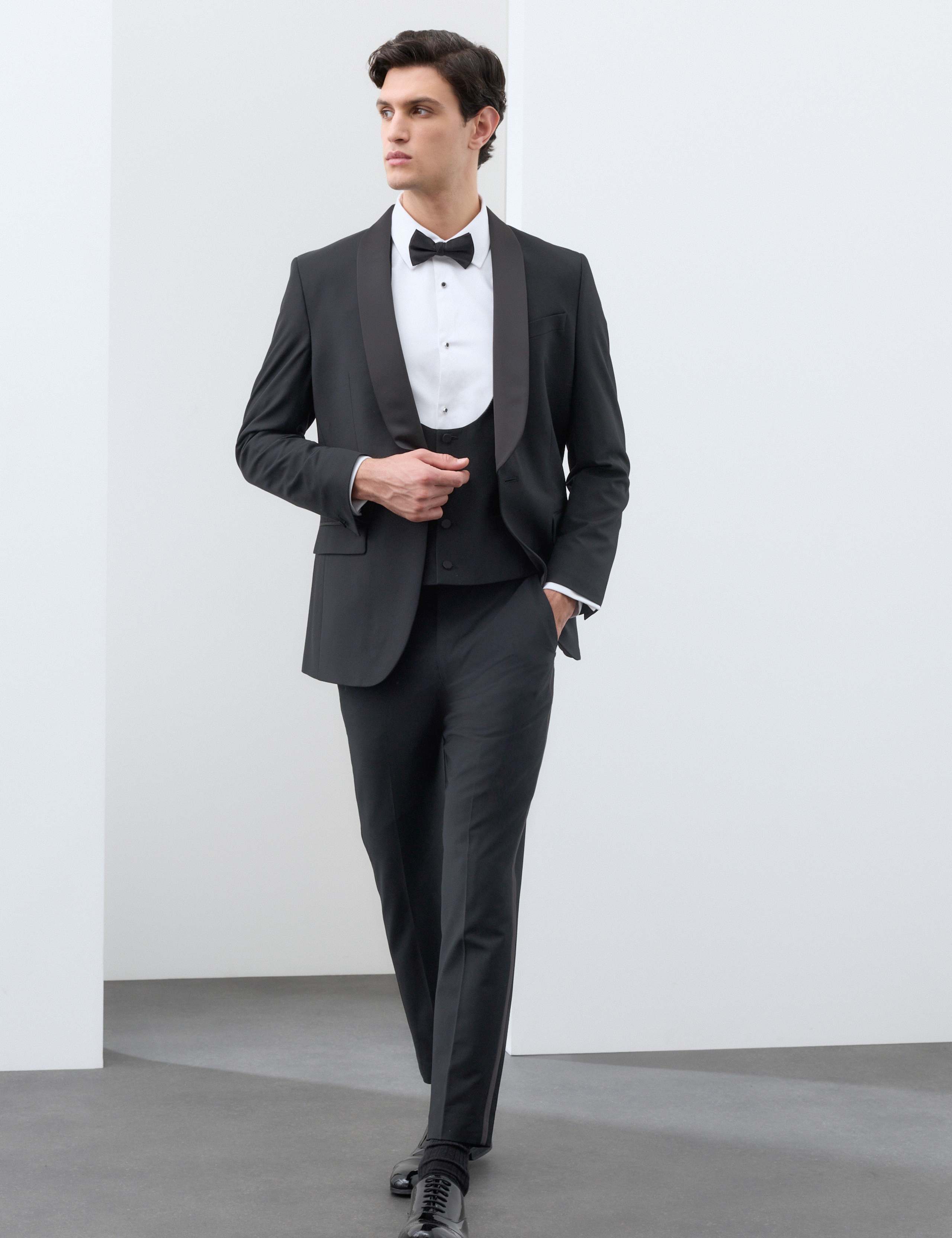Performance Wool Blend Tuxedo Waistcoat 4 of 6