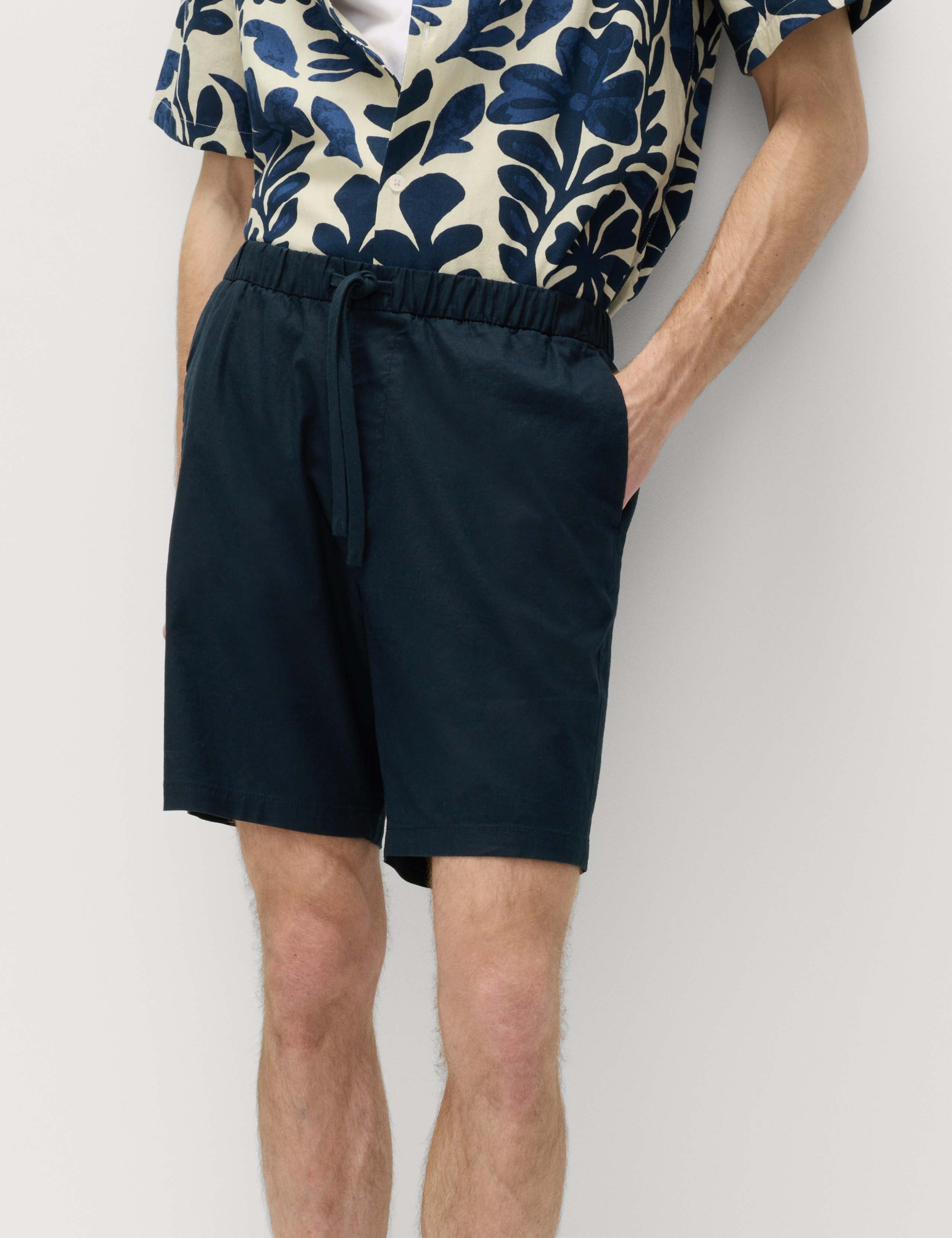 Cotton Linen Blend Stretch Shorts 3 of 6