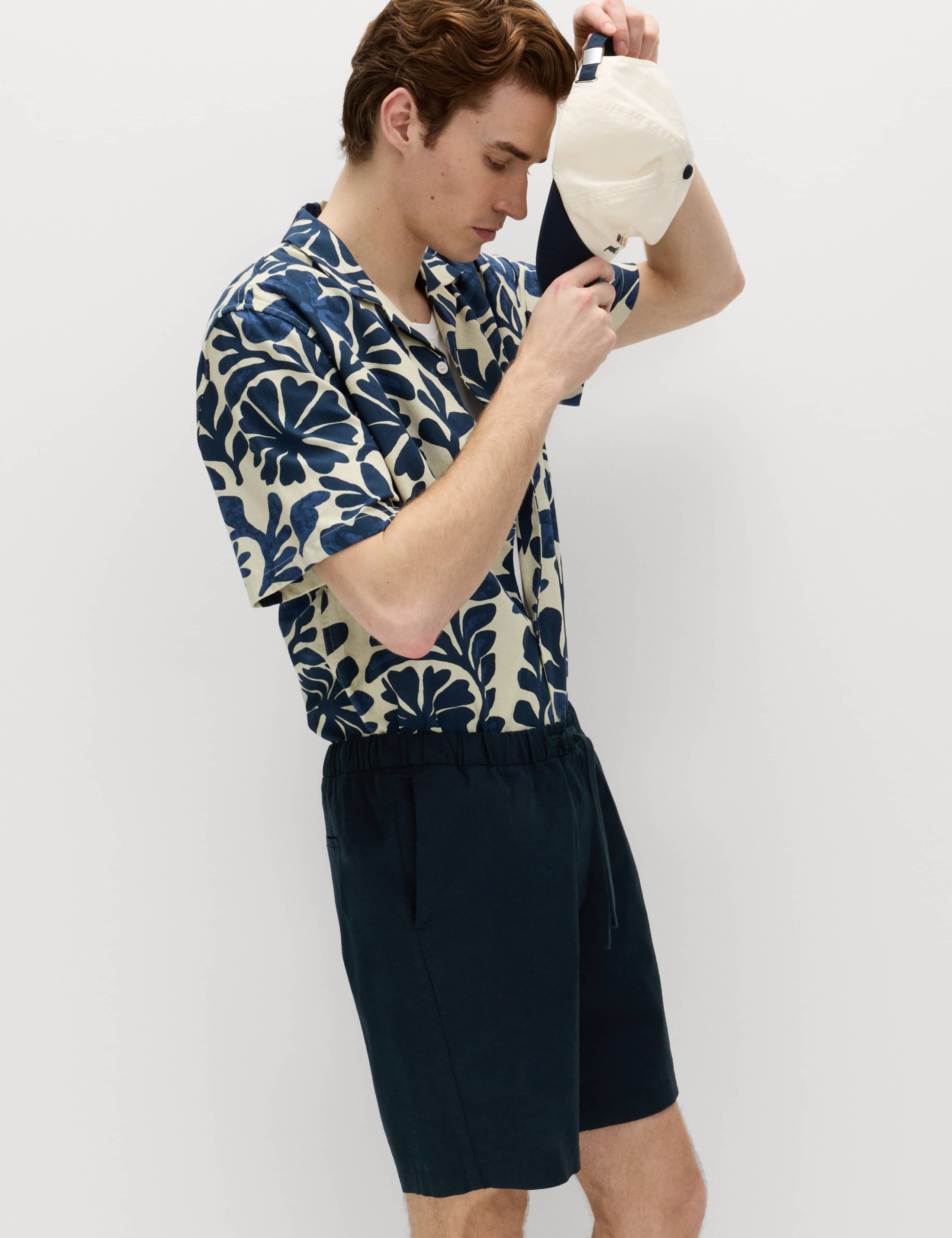 Cotton Linen Blend Stretch Shorts 6 of 6