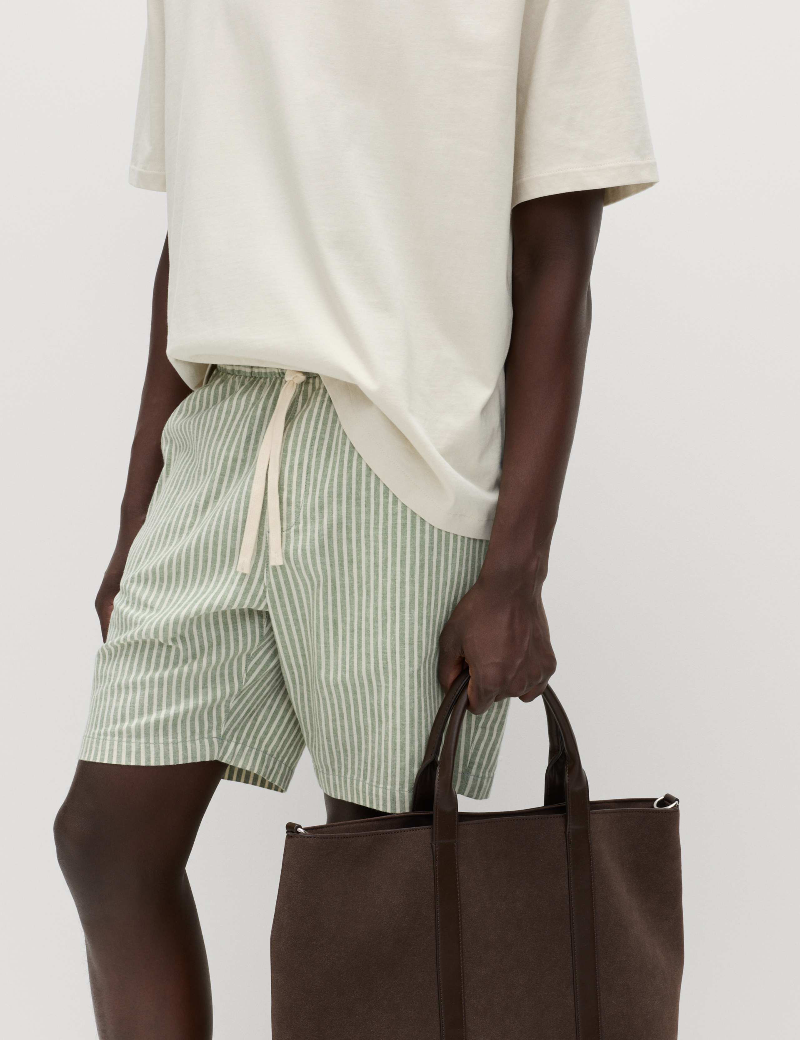 Cotton Linen Blend Stretch Shorts 3 of 7