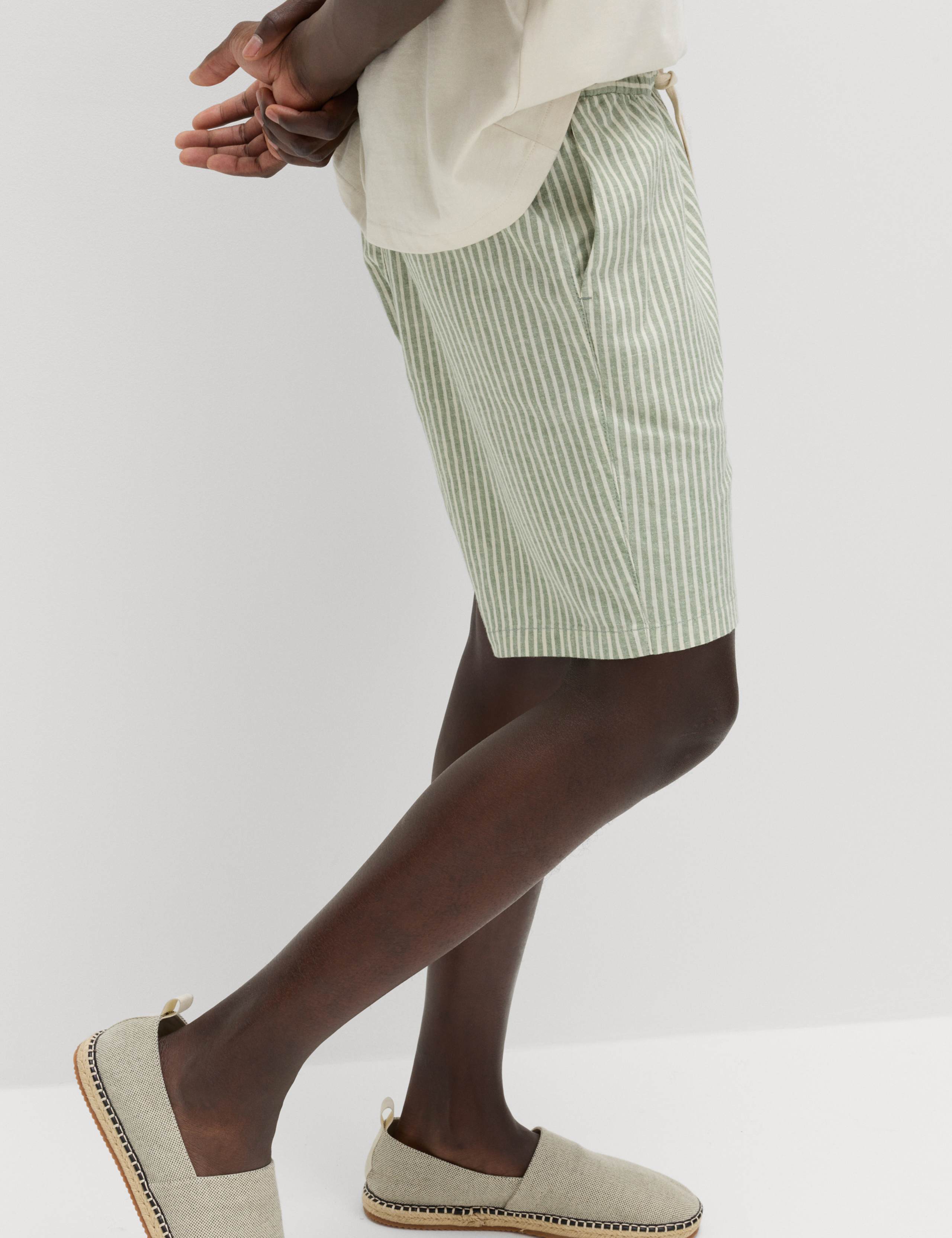 Cotton Linen Blend Stretch Shorts 5 of 7