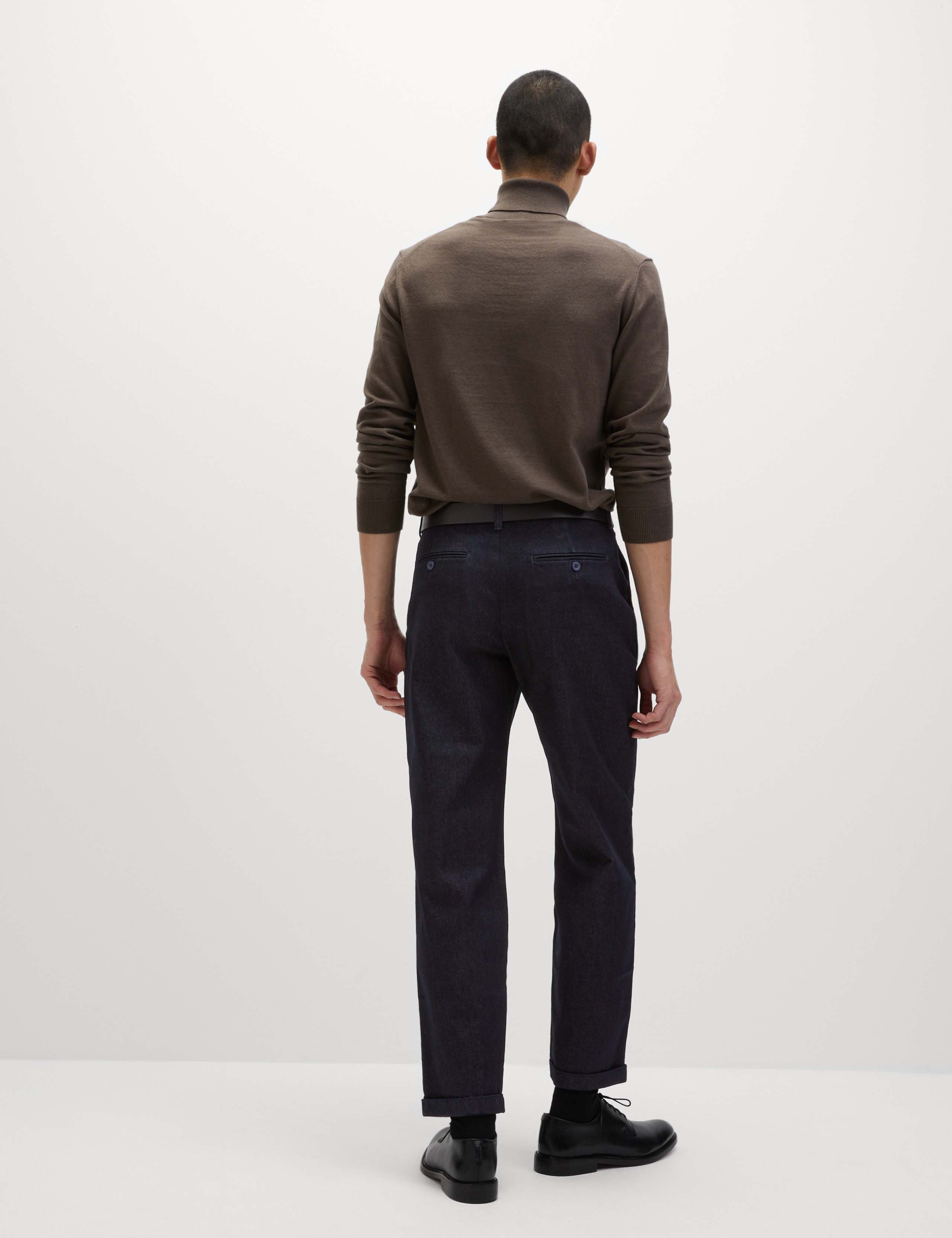 Relaxed Tapered Fit Single Pleat Jeans 4 of 5