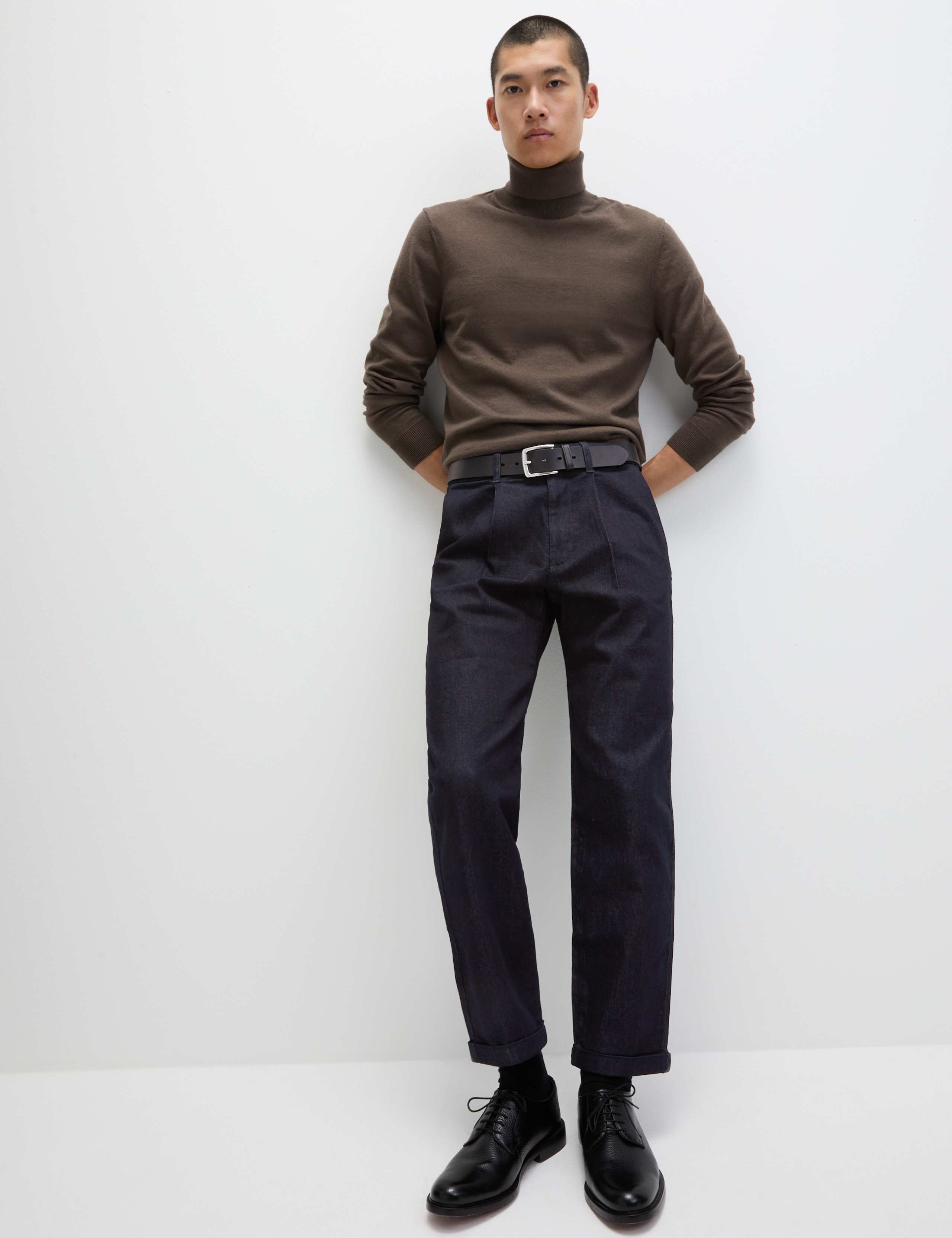 Relaxed Tapered Fit Single Pleat Jeans 5 of 5