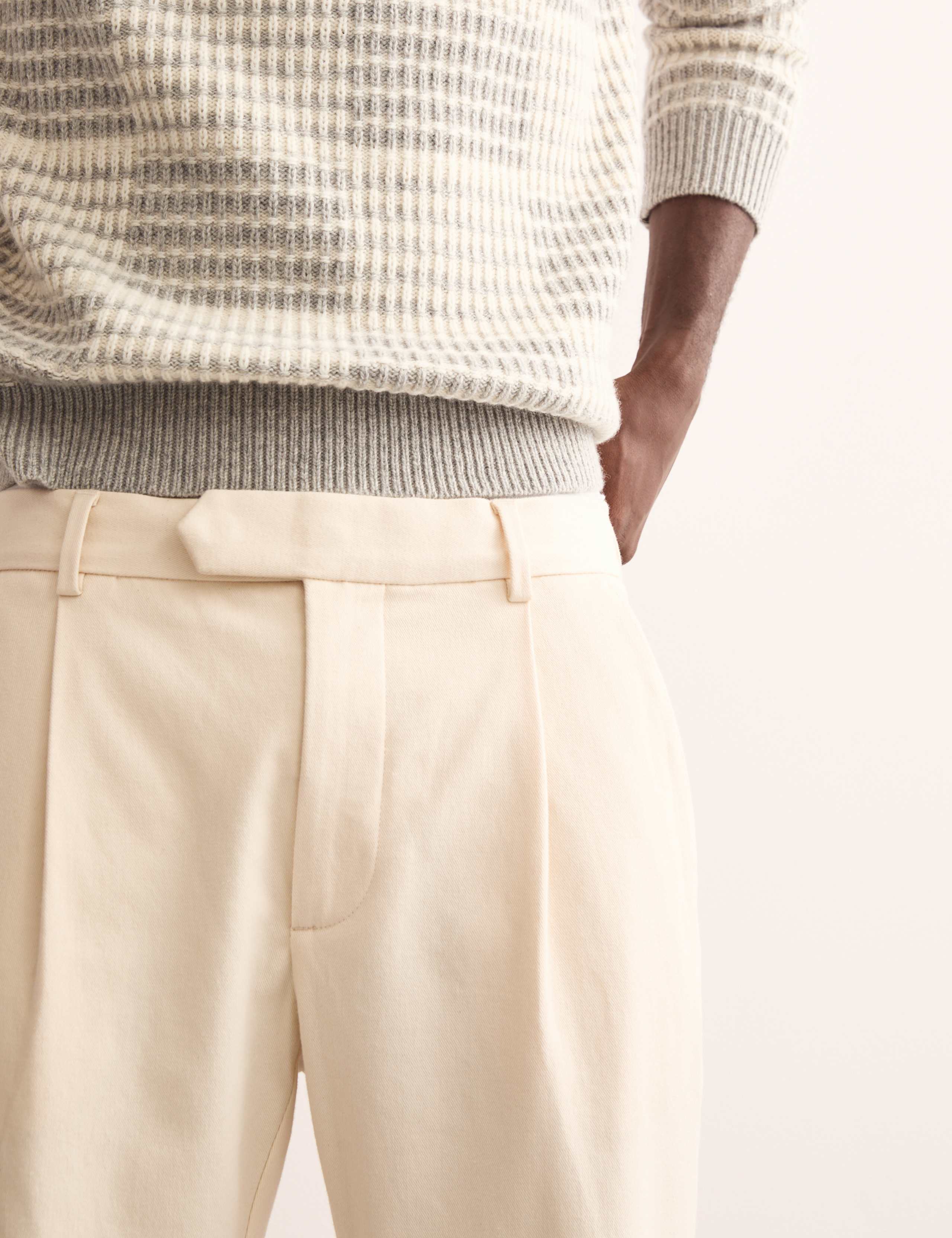 Tapered Fit Pleated Italian Trouser with Cashmere. 3 of 8