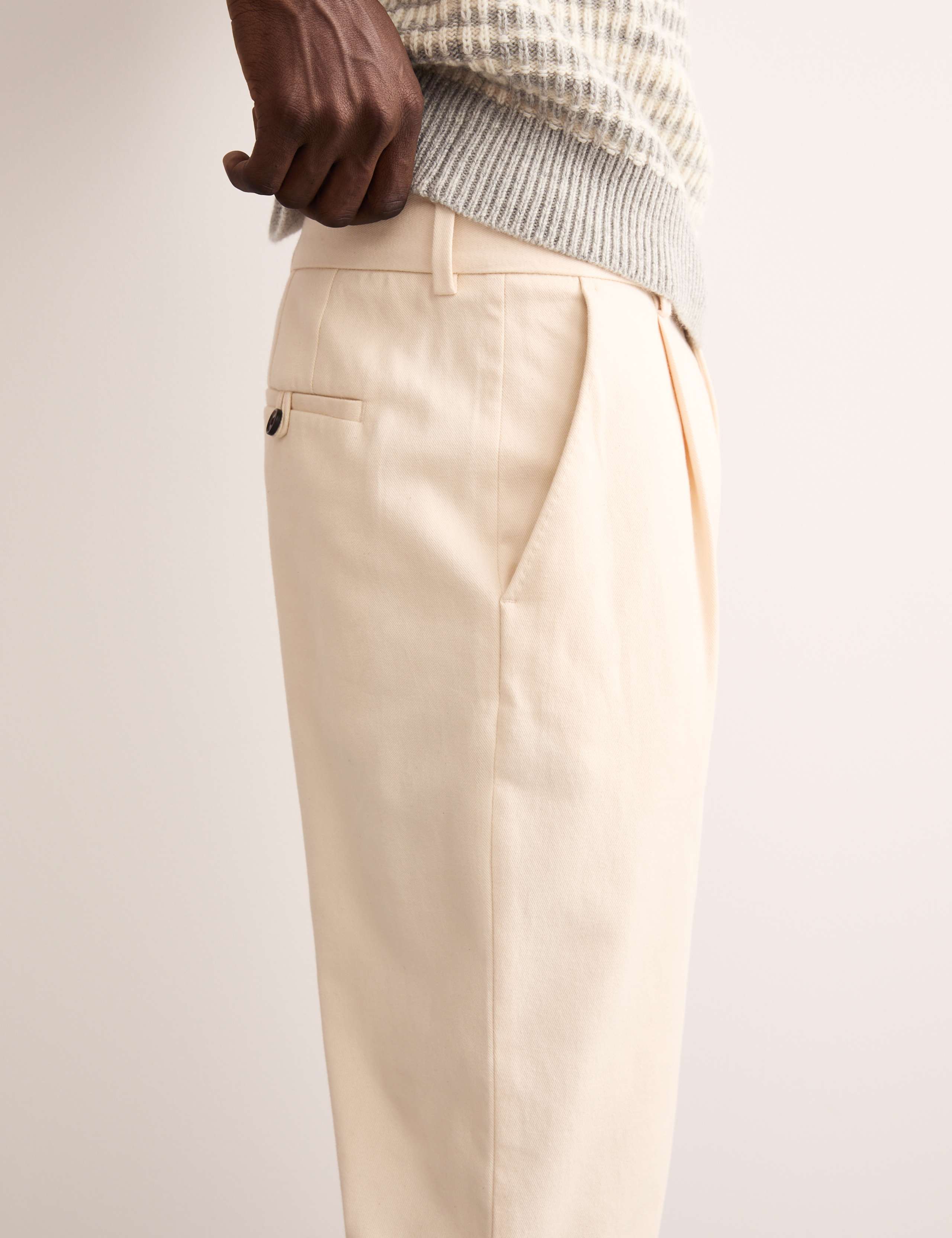 Tapered Fit Pleated Italian Trouser with Cashmere. 7 of 8