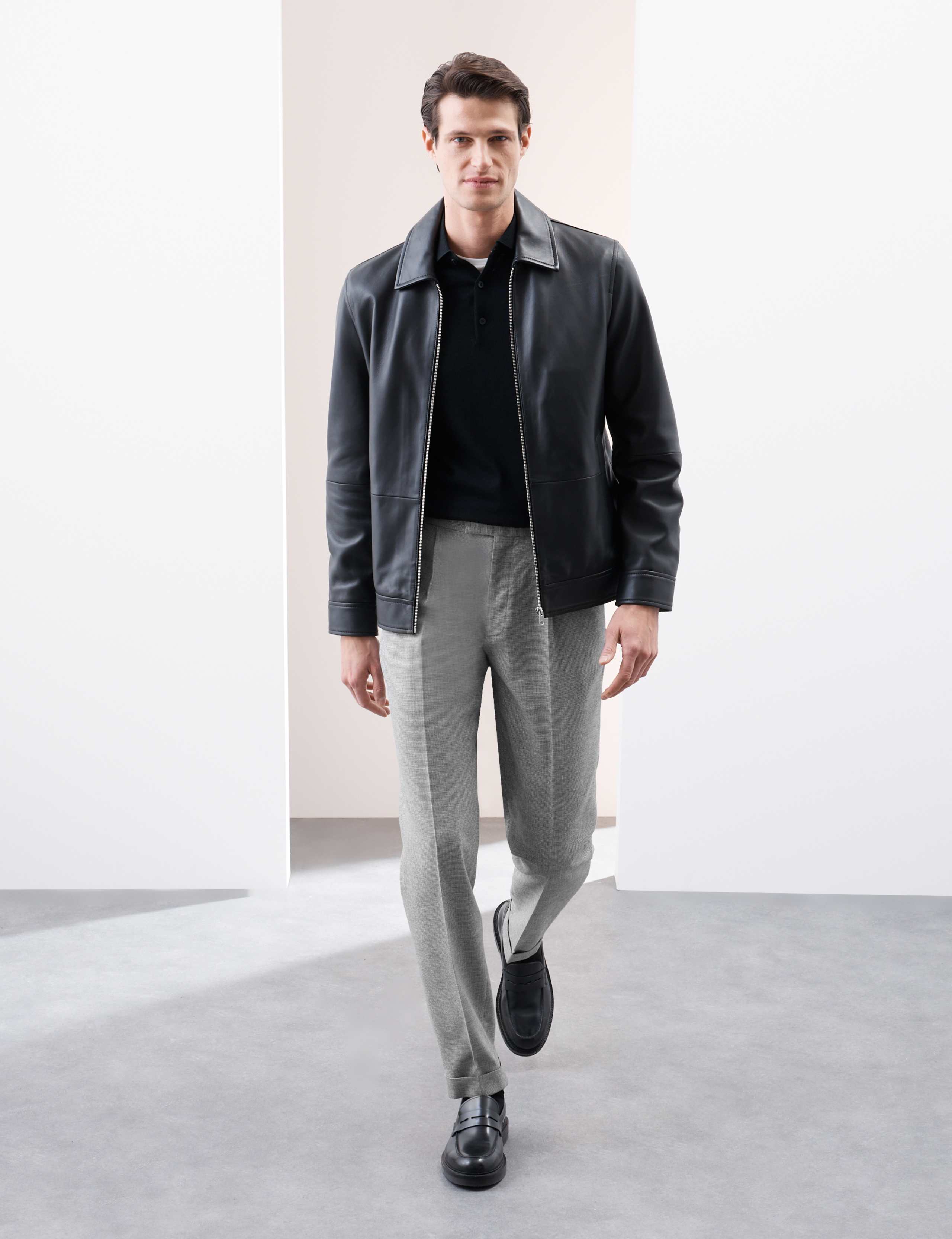 Tapered Fit Single Pleat Trousers with Linen 4 of 6