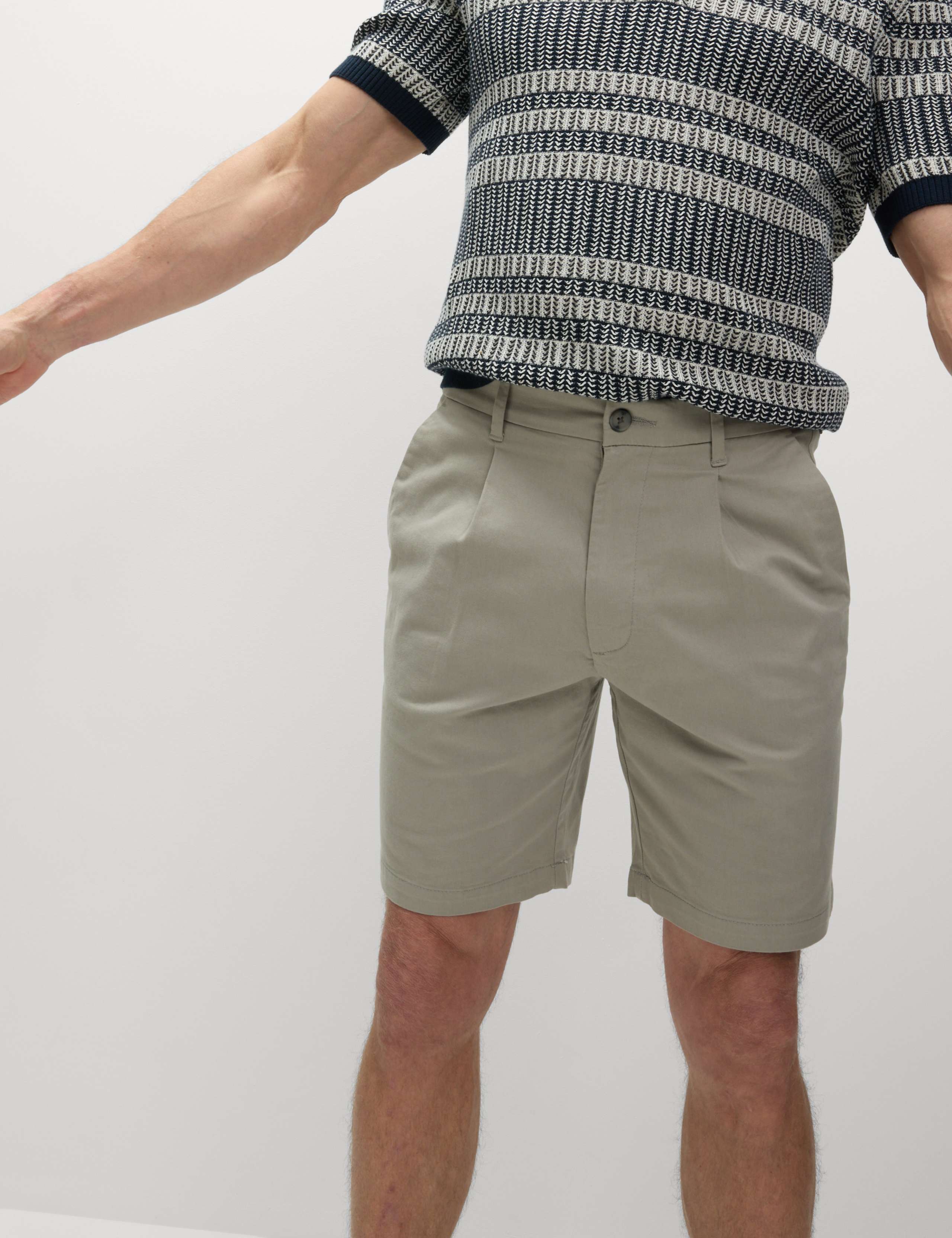 Single Pleat Stretch Chino Shorts 5 of 5