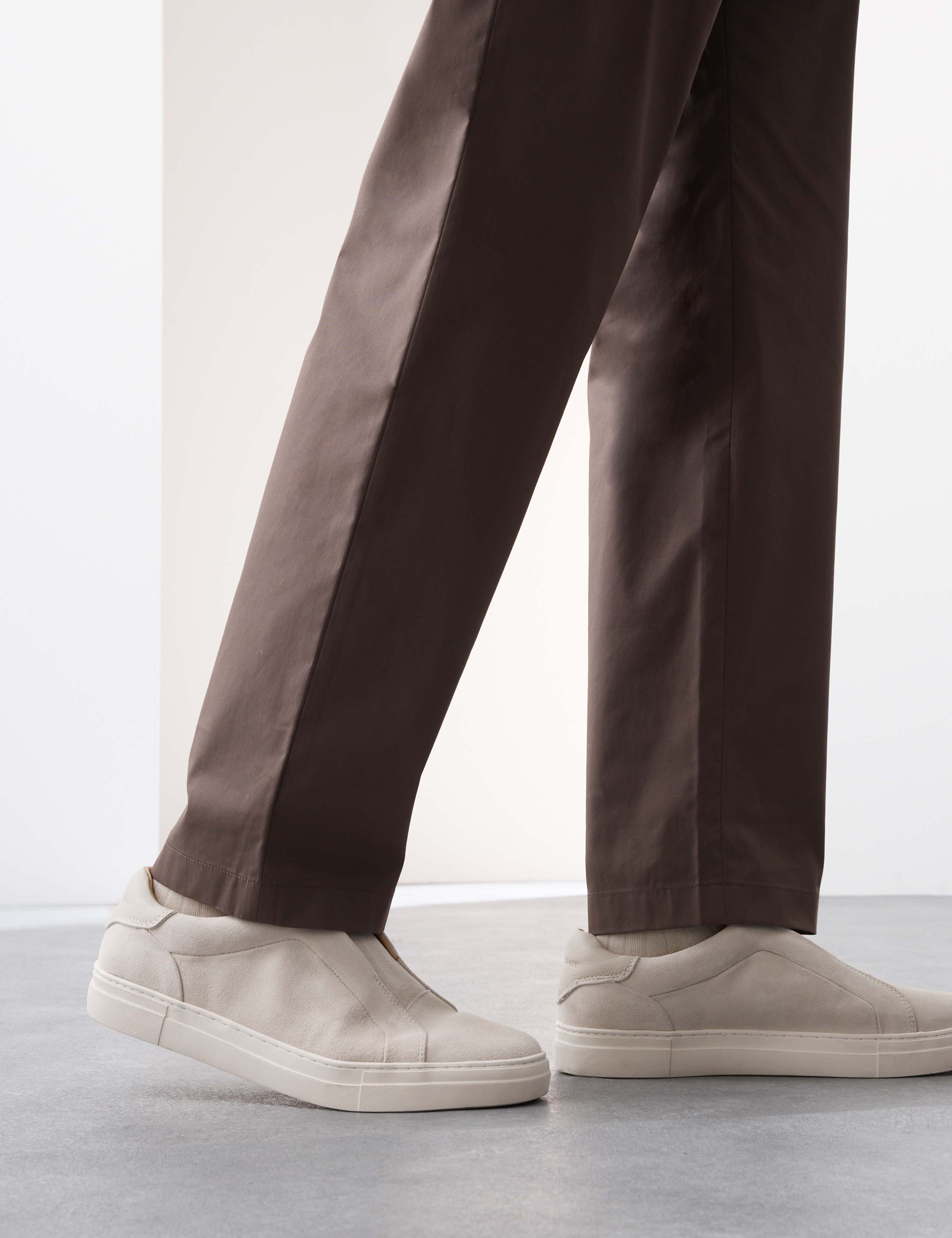 Tapered Fit Super Lightweight Chinos 5 of 6