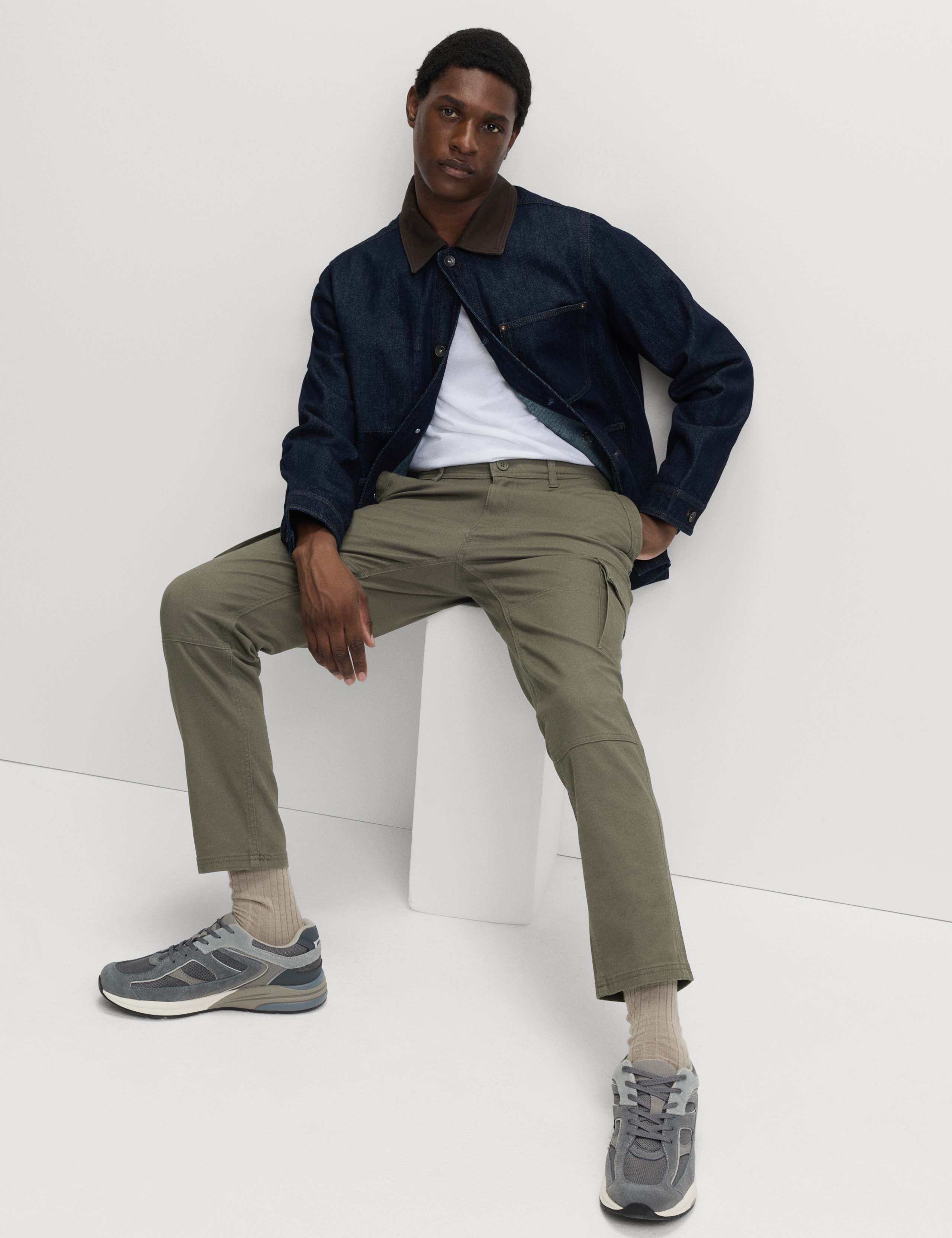 Tapered Fit Stretch Cargo Trousers 5 of 6