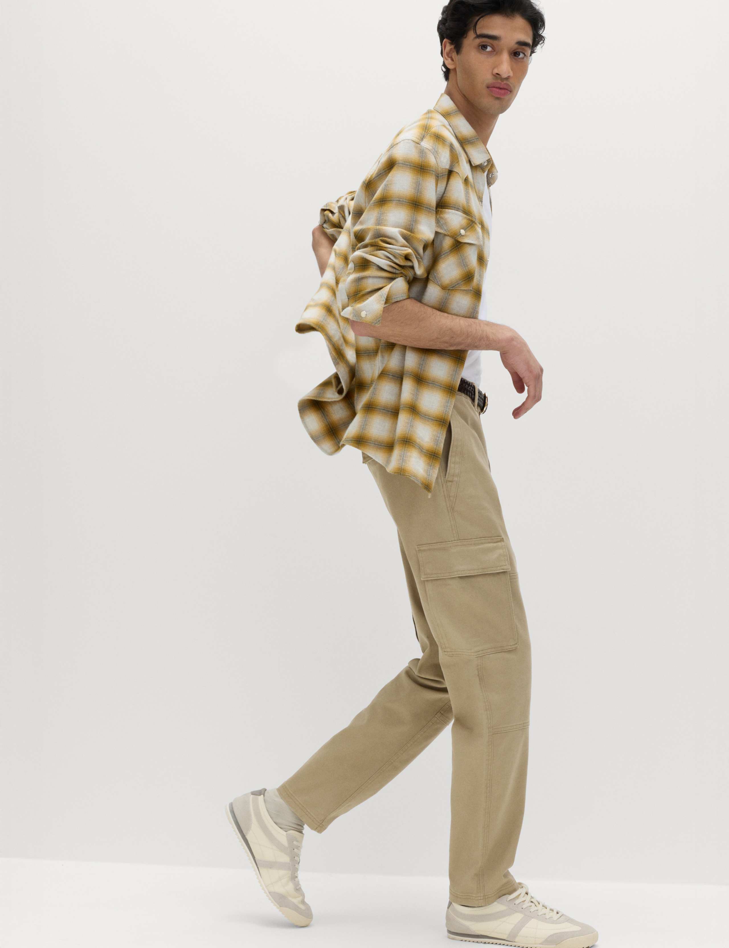 Tapered Fit Stretch Cargo Trousers 4 of 5