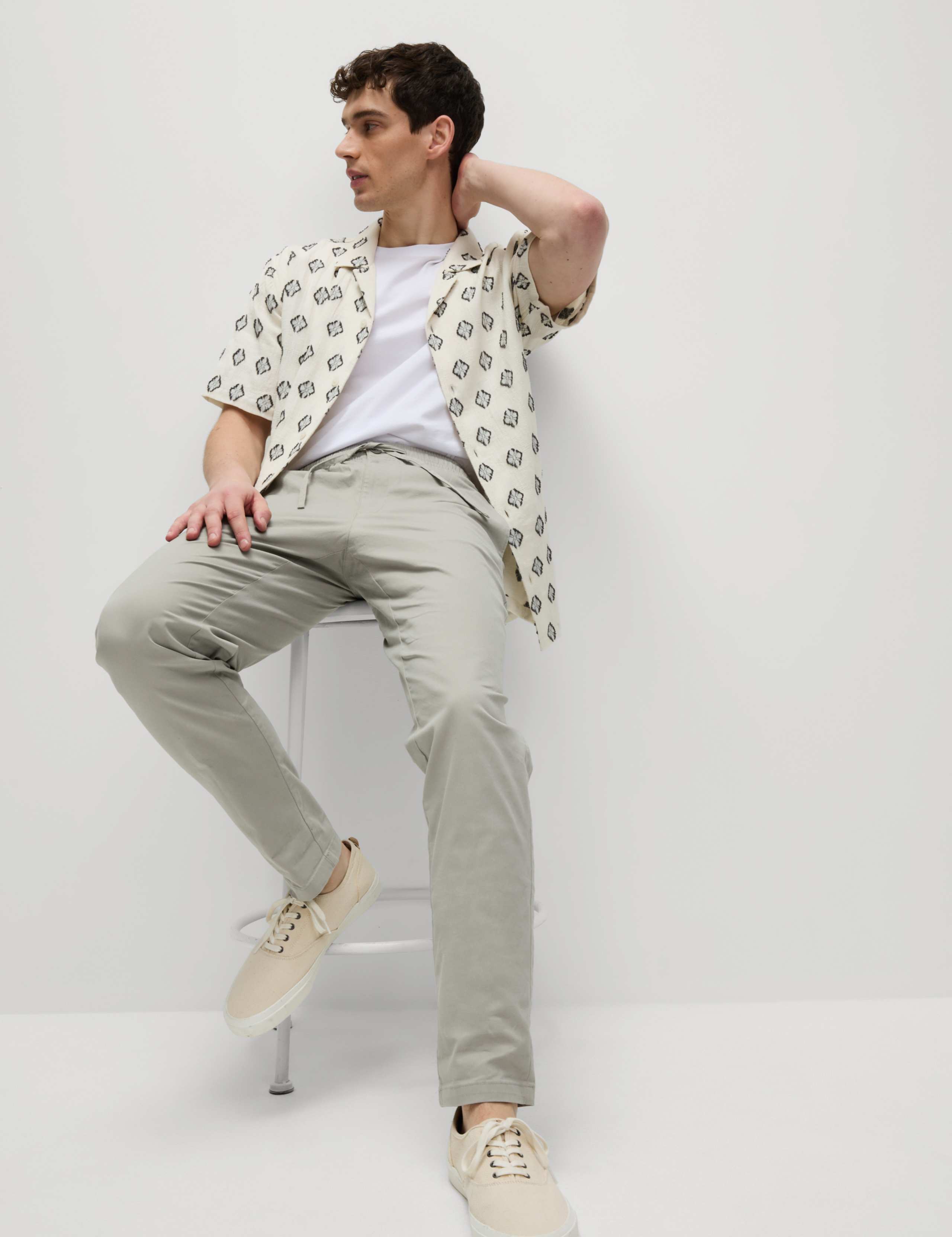 Tapered Fit Lightweight Trousers 4 of 6