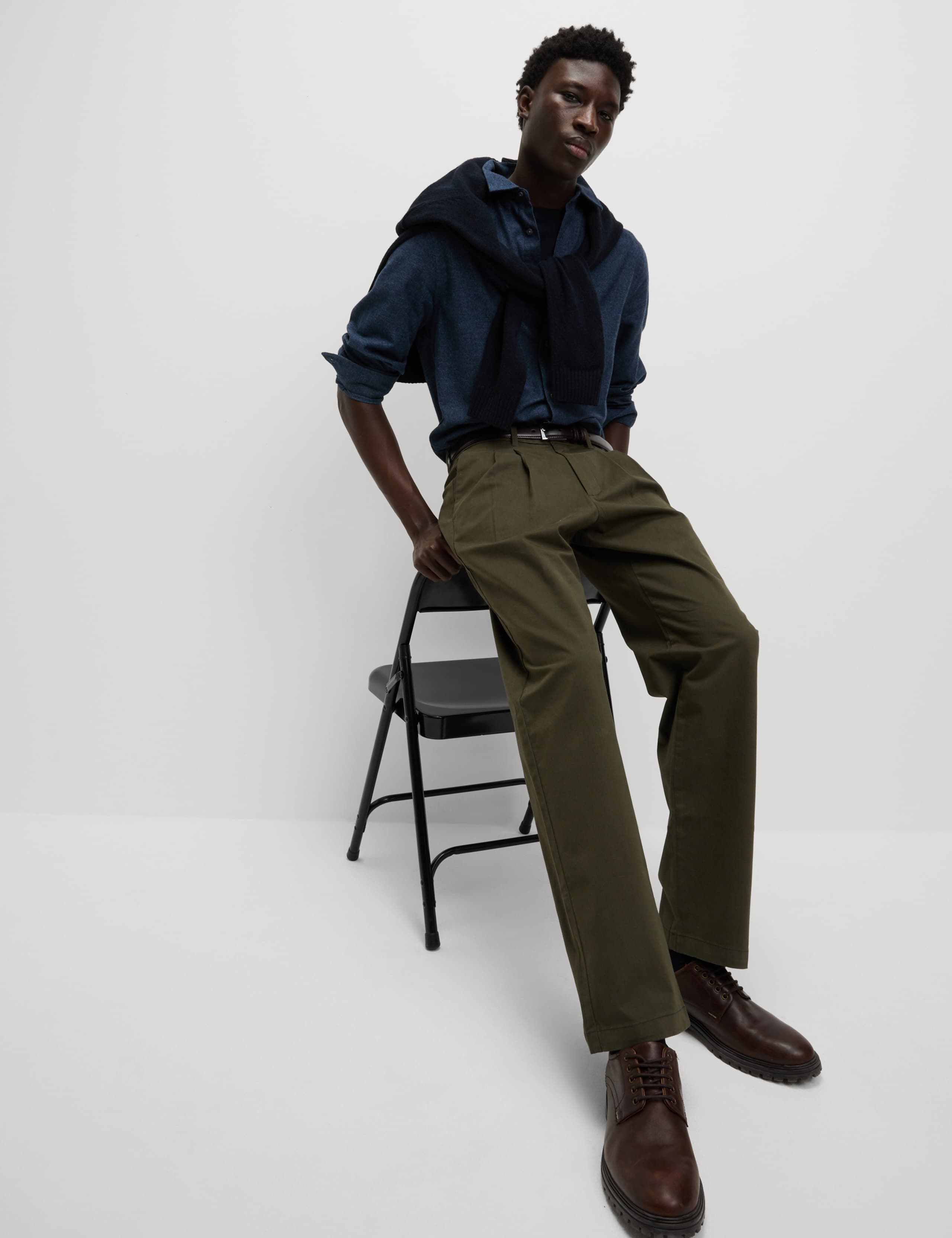 Tapered Fit Twin Pleat Stretch Chinos 3 of 7