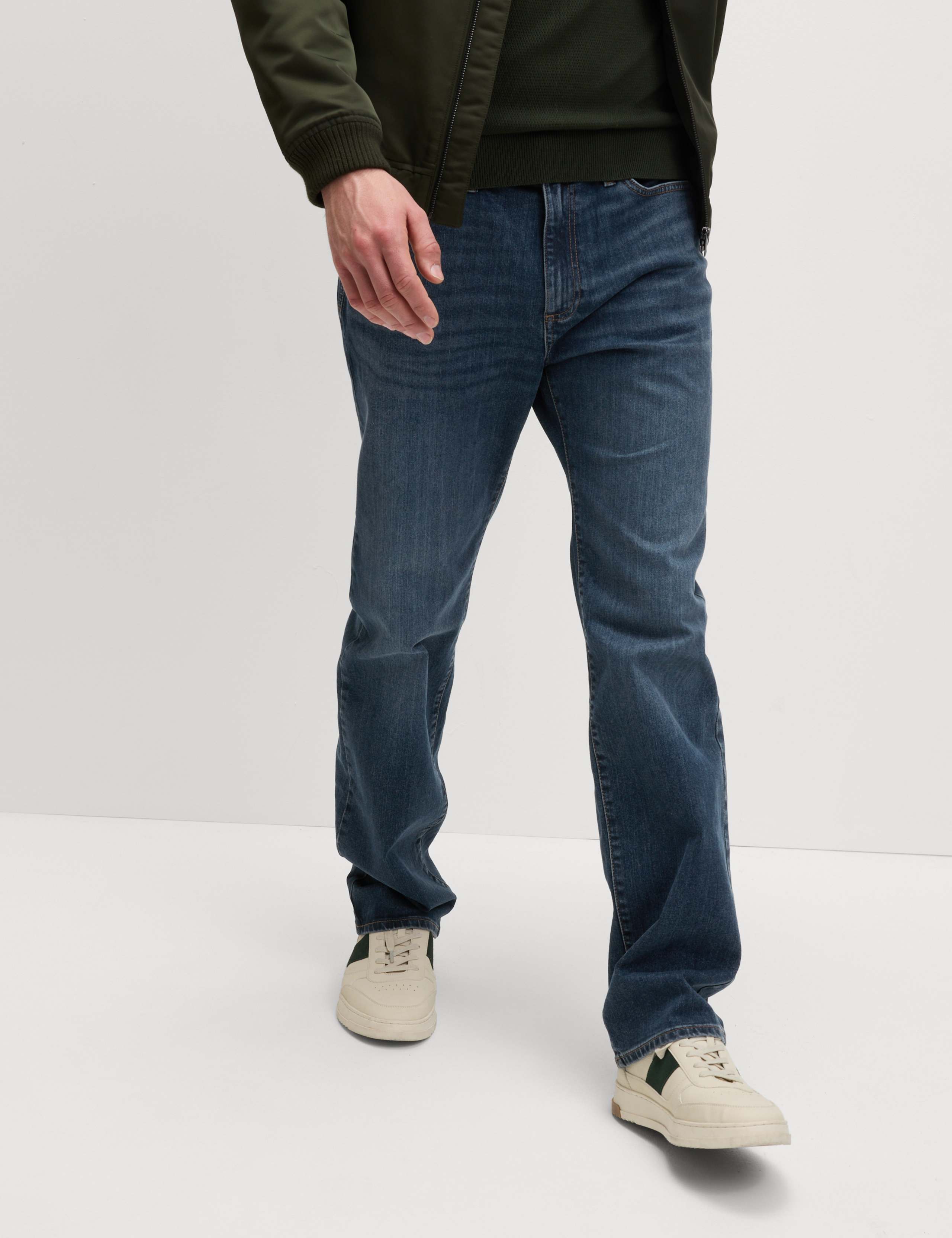 Straight Fit Jeans with Stormwear™ 3 of 6