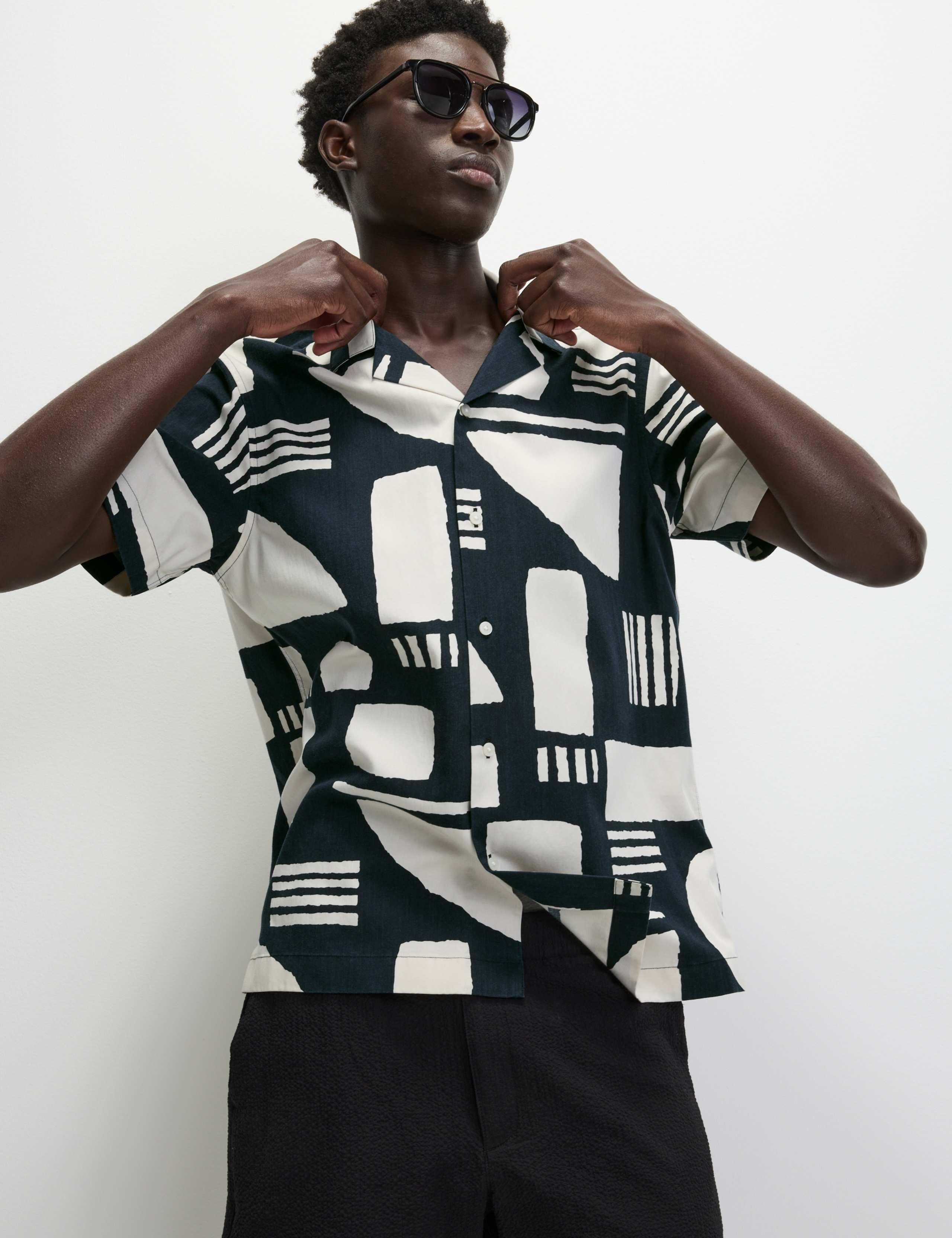 Regular Fit Cotton Blend Short Sleeve Shirt 1 of 5