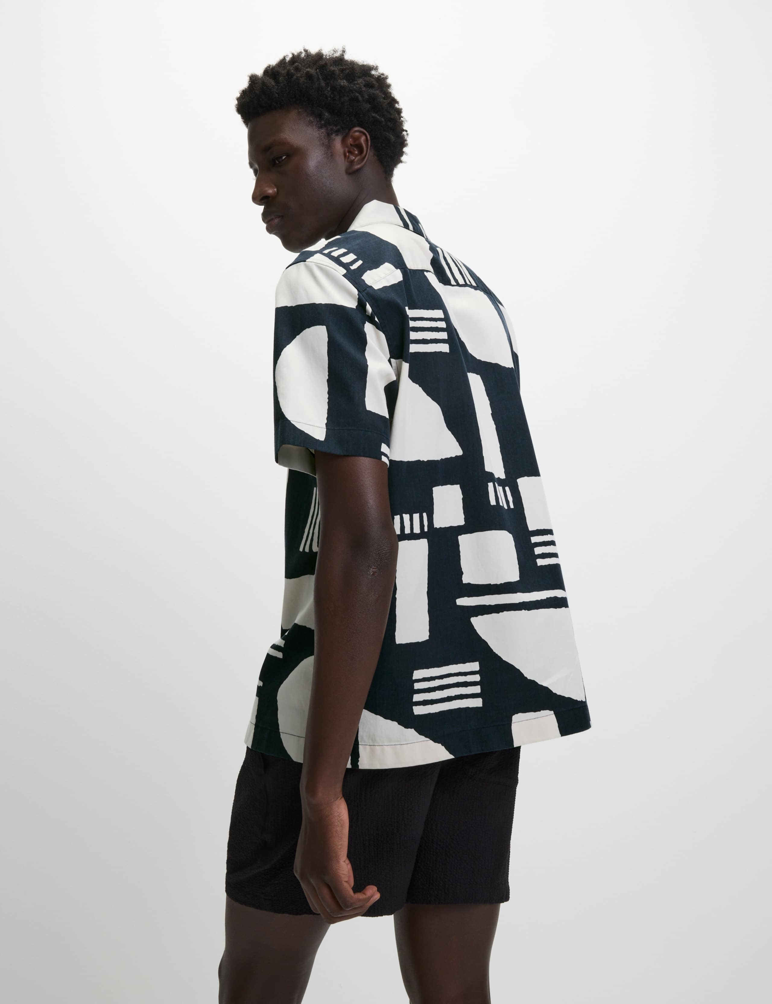 Regular Fit Cotton Blend Short Sleeve Shirt 5 of 5