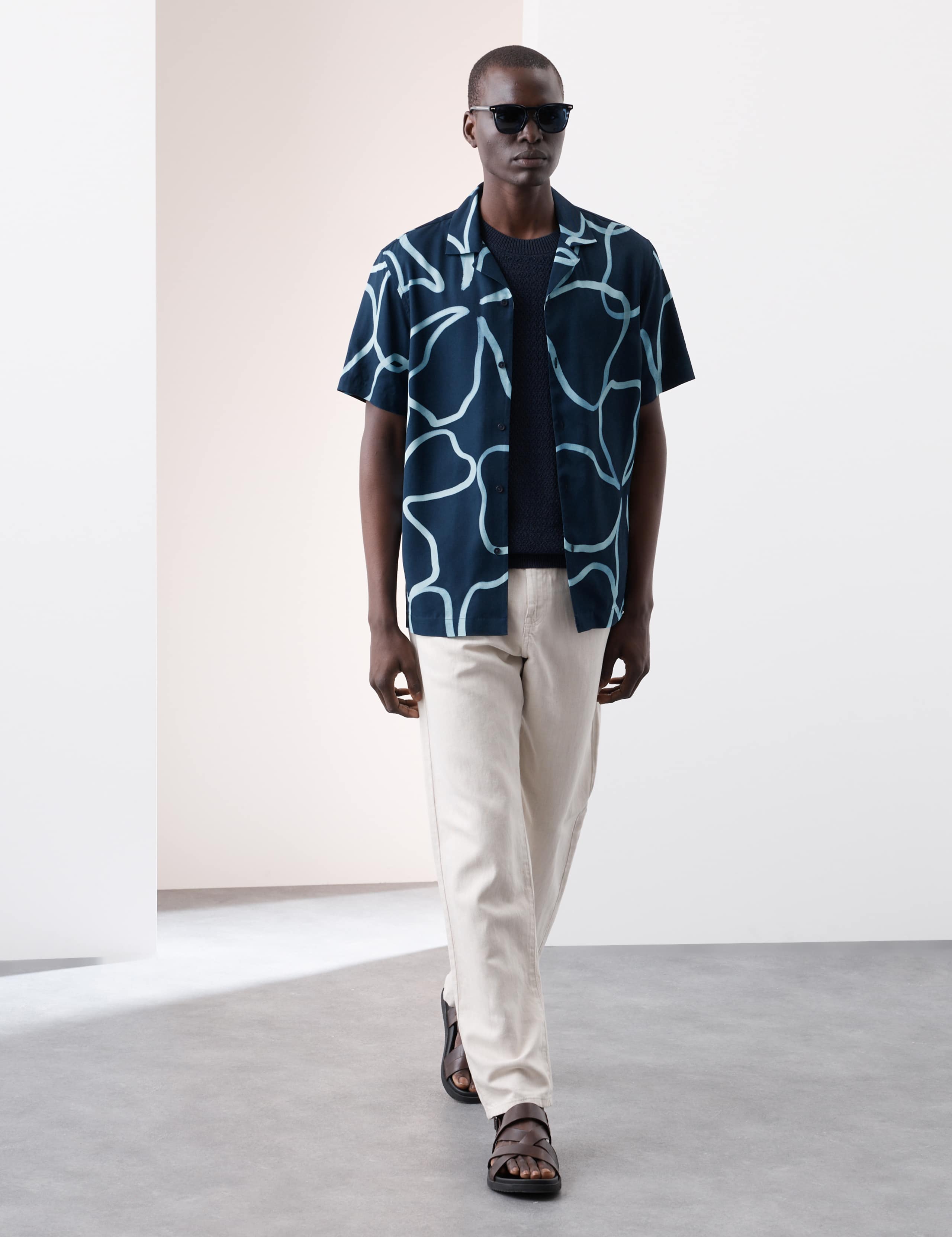 Regular Fit Floral Shirt 1 of 7