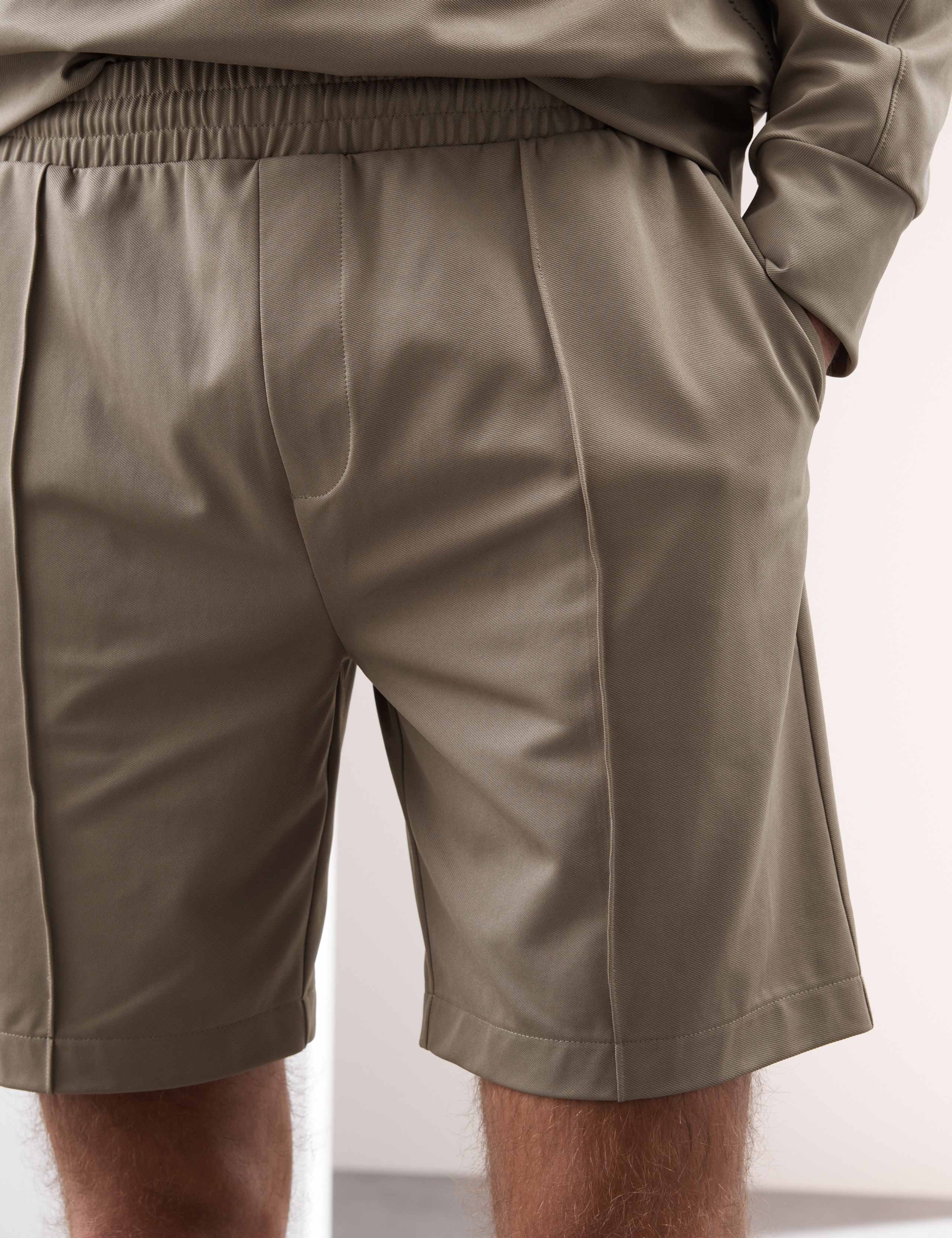 Performance Shorts 6 of 6