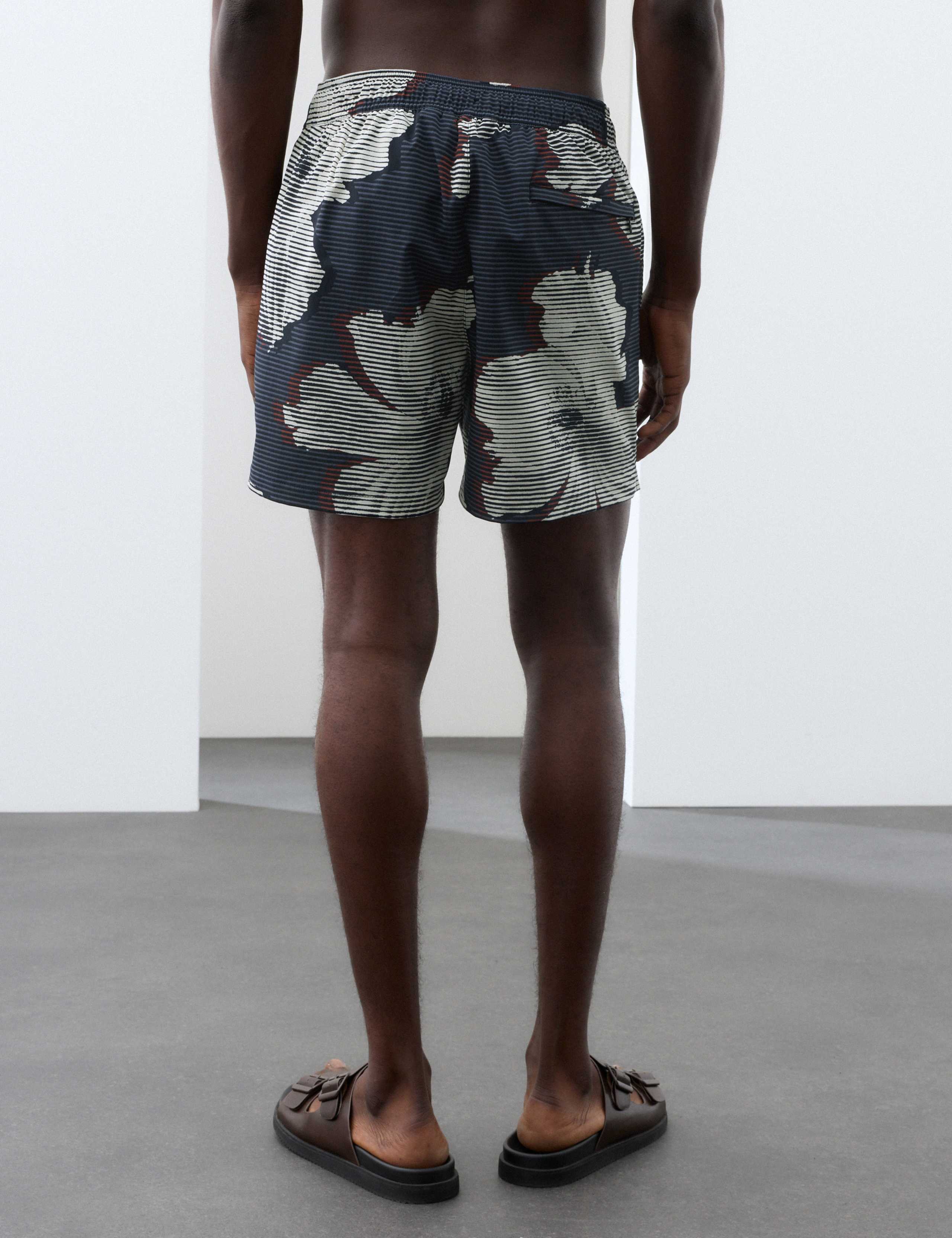 Pocketed Linear Floral Print Swim Shorts 3 of 6