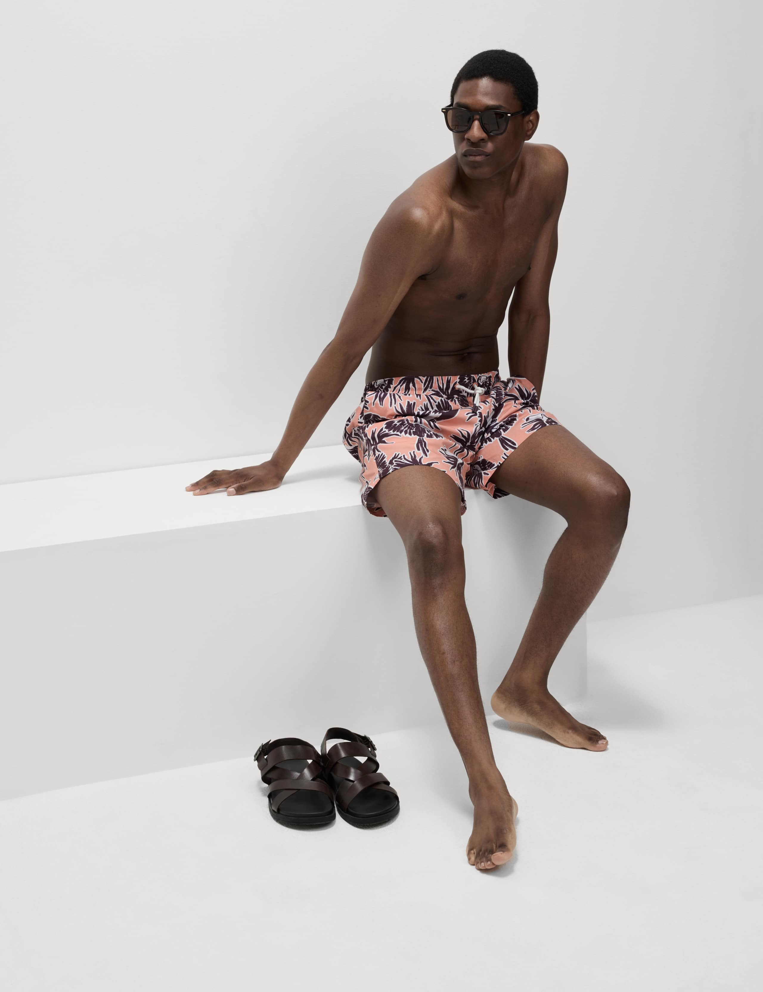 Quick Dry Toucan Print Swim shorts 3 of 7