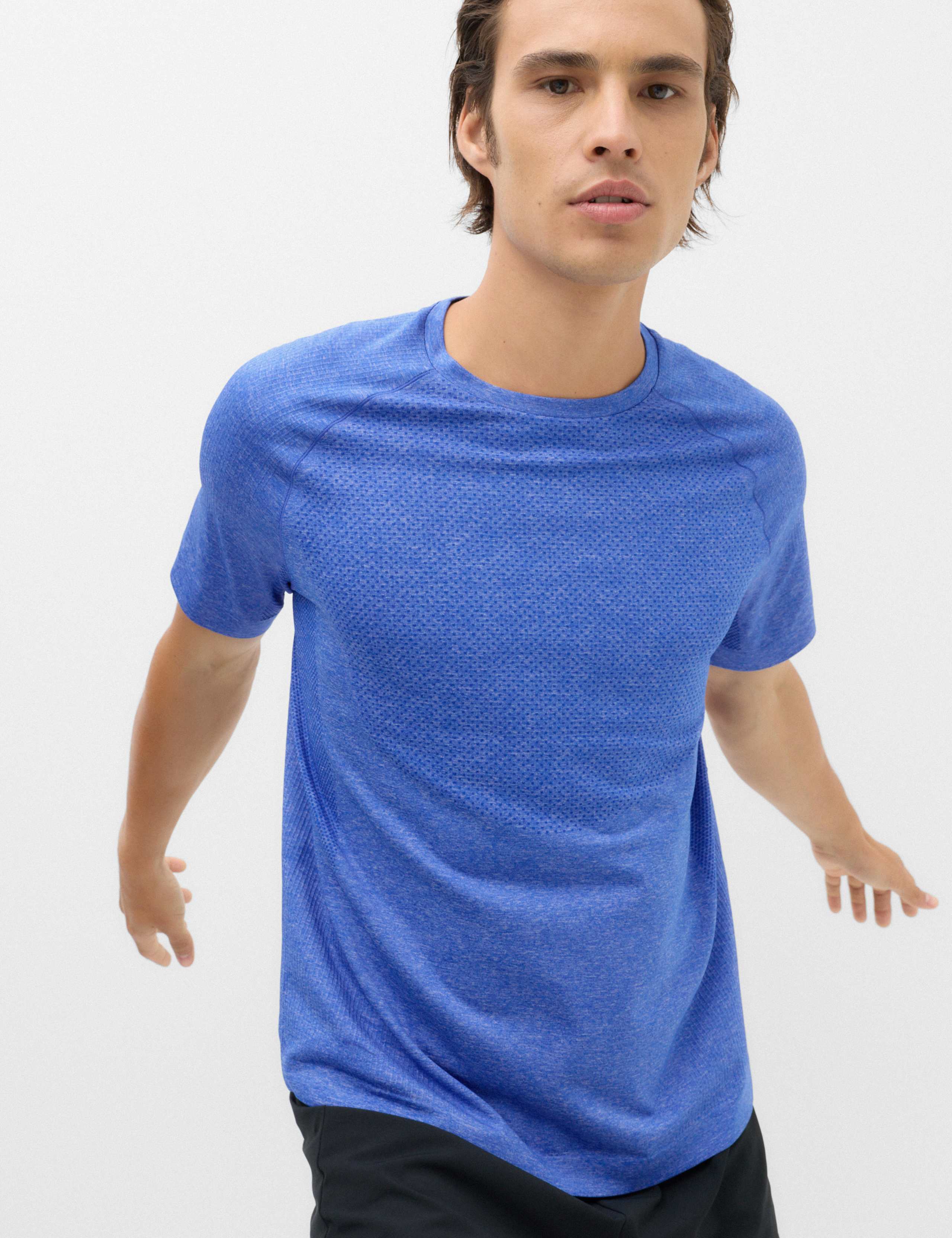 Seam Free Sports T-Shirt 1 of 5