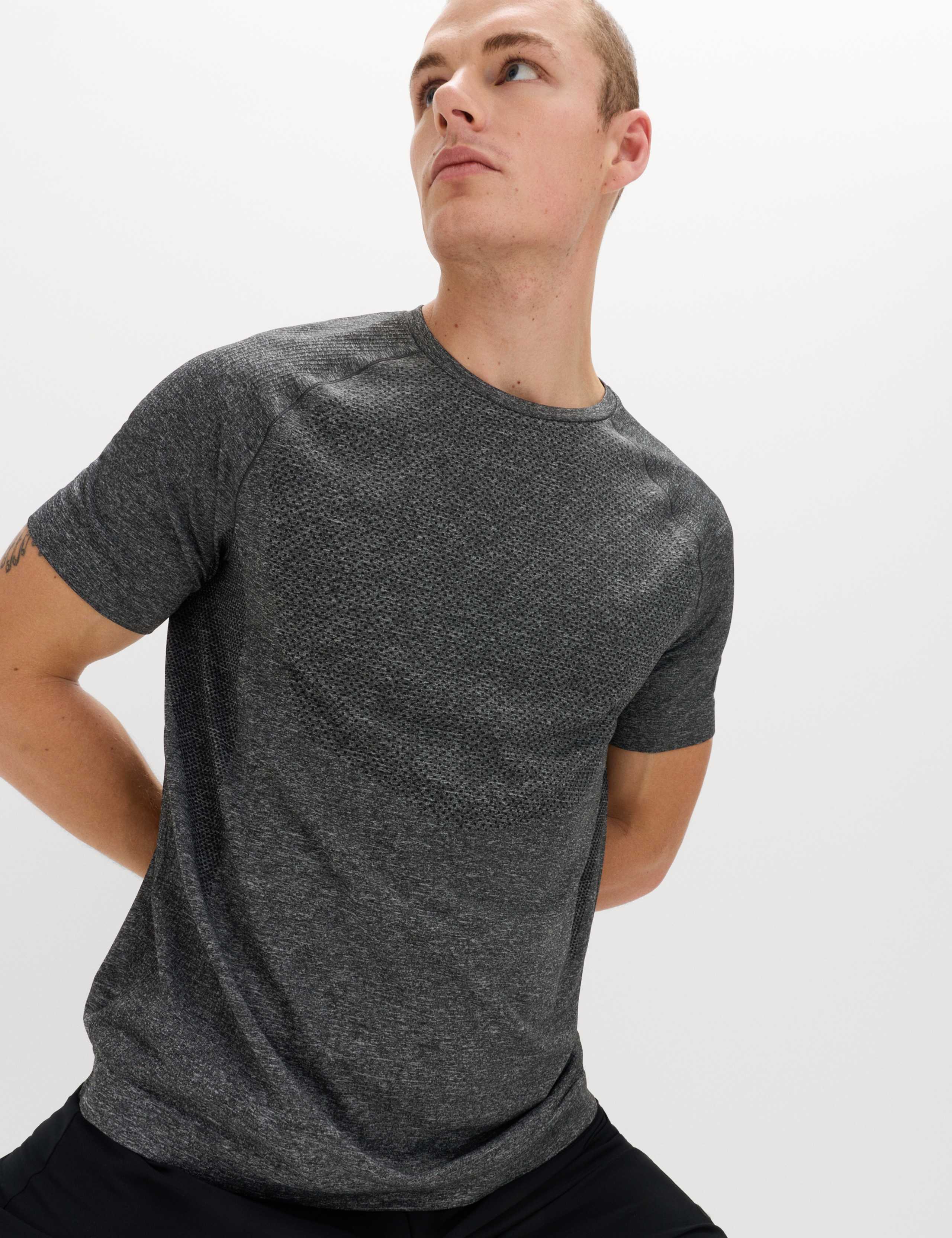 Seam Free Sports T-Shirt 1 of 5