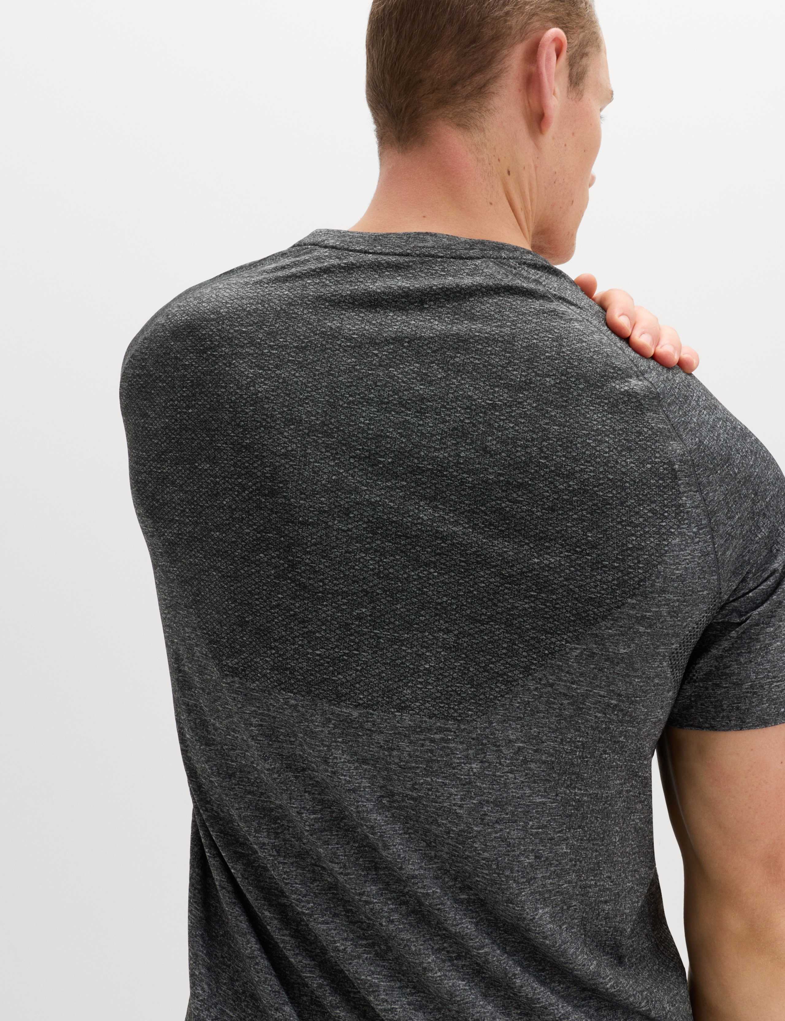 Seam Free Sports T-Shirt 3 of 5