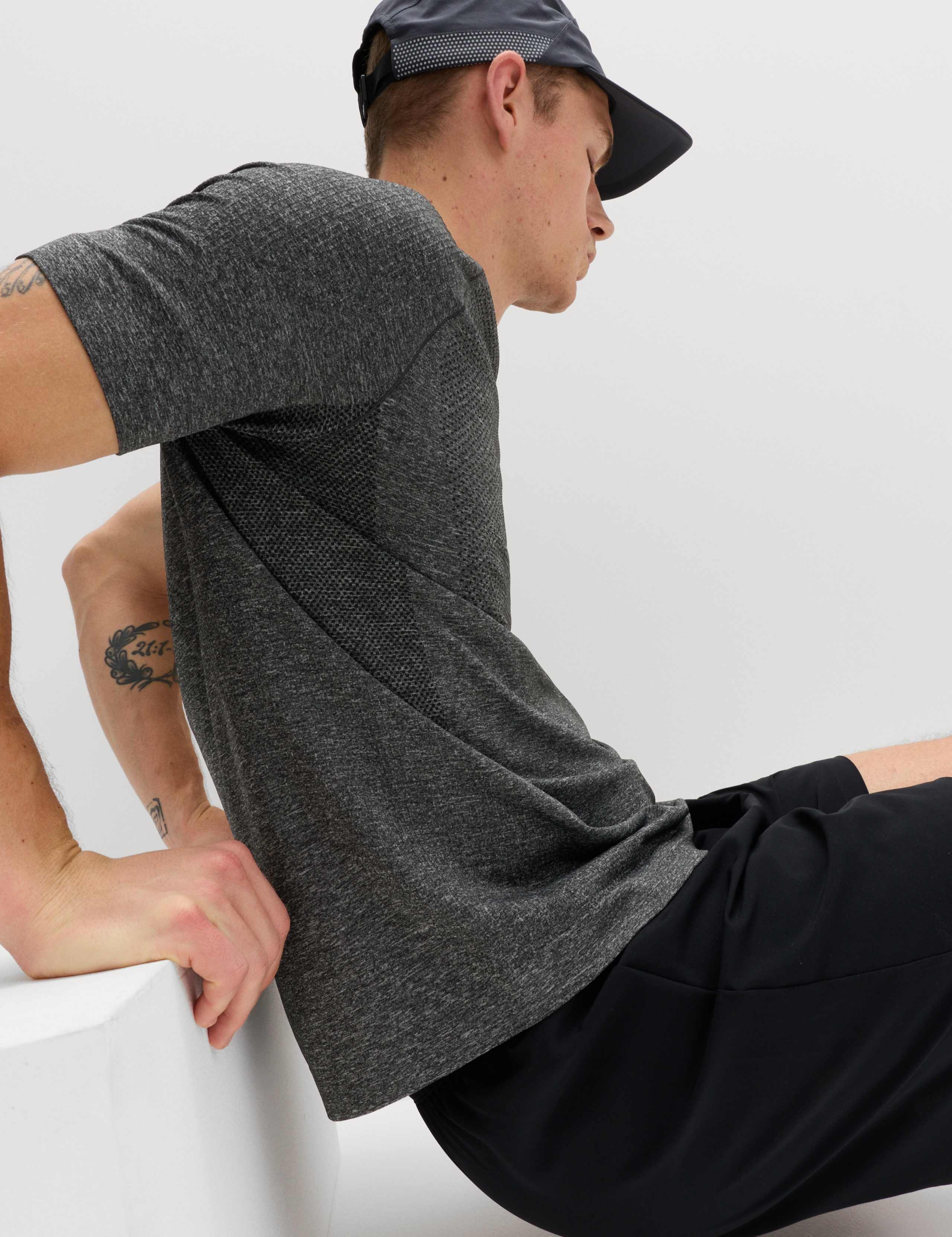 Seam Free Sports T-Shirt 4 of 5