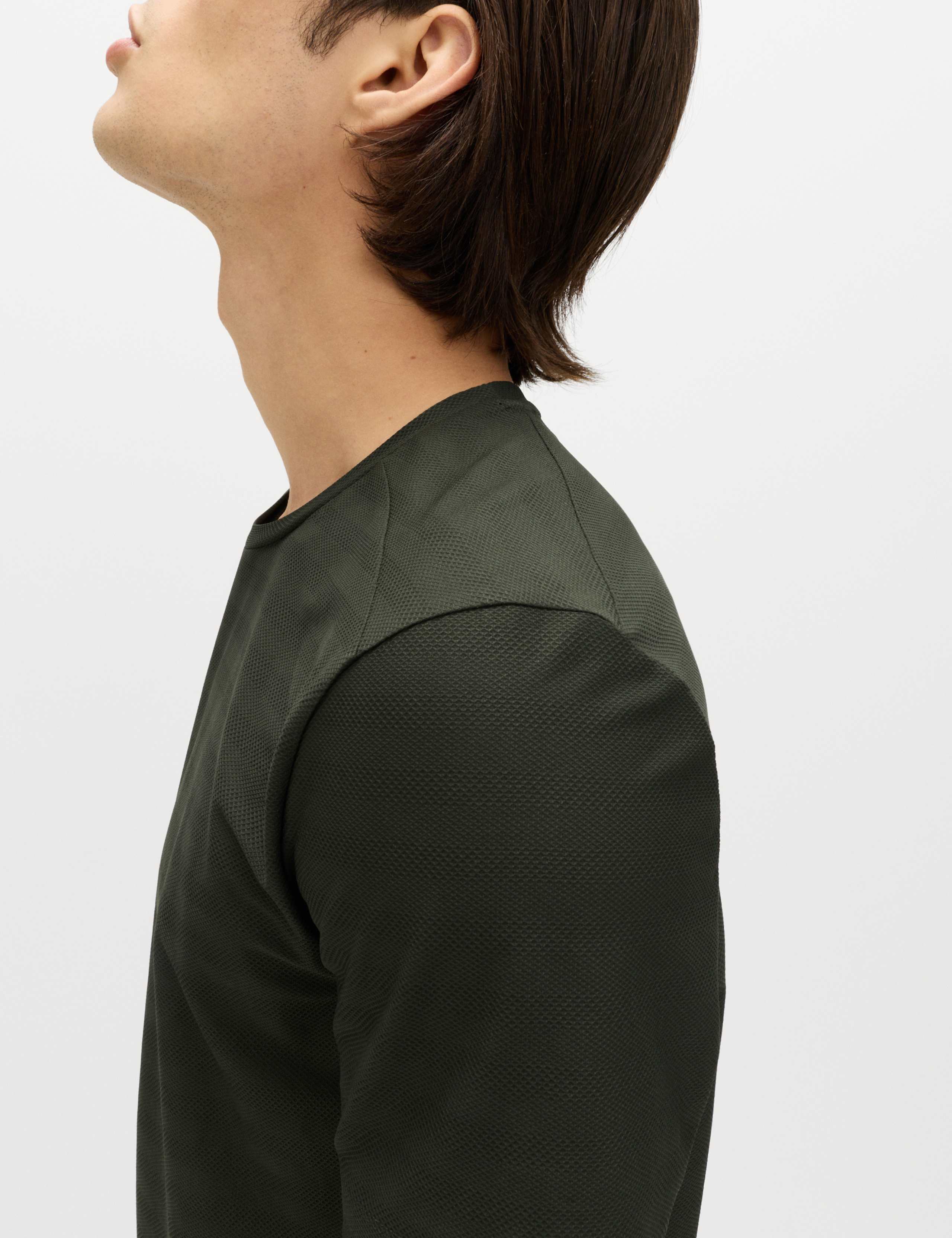 Activewear Jacquard Mesh Stripe T-Shirt 3 of 5