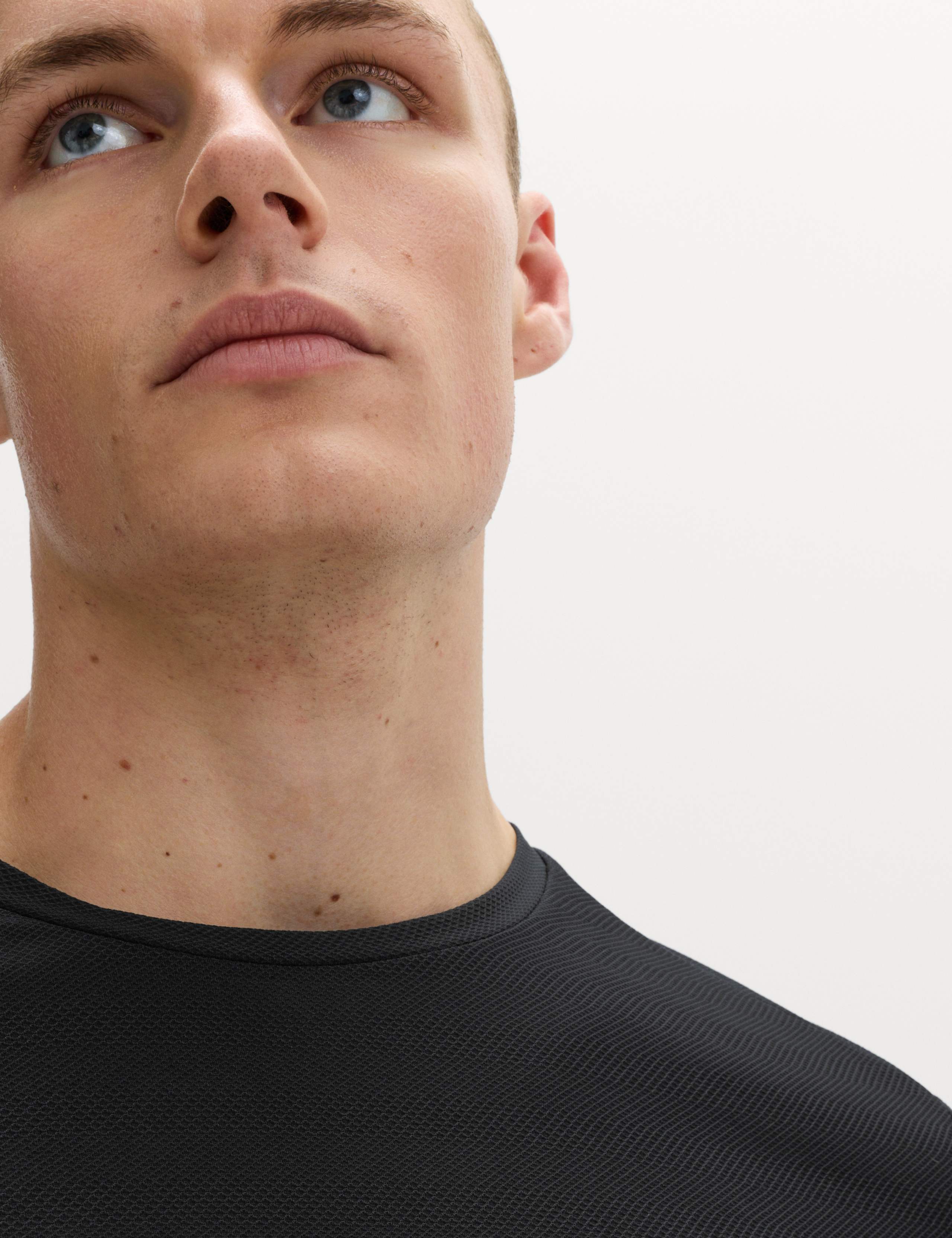 Activewear Jacquard Mesh Stripe T-Shirt 3 of 6