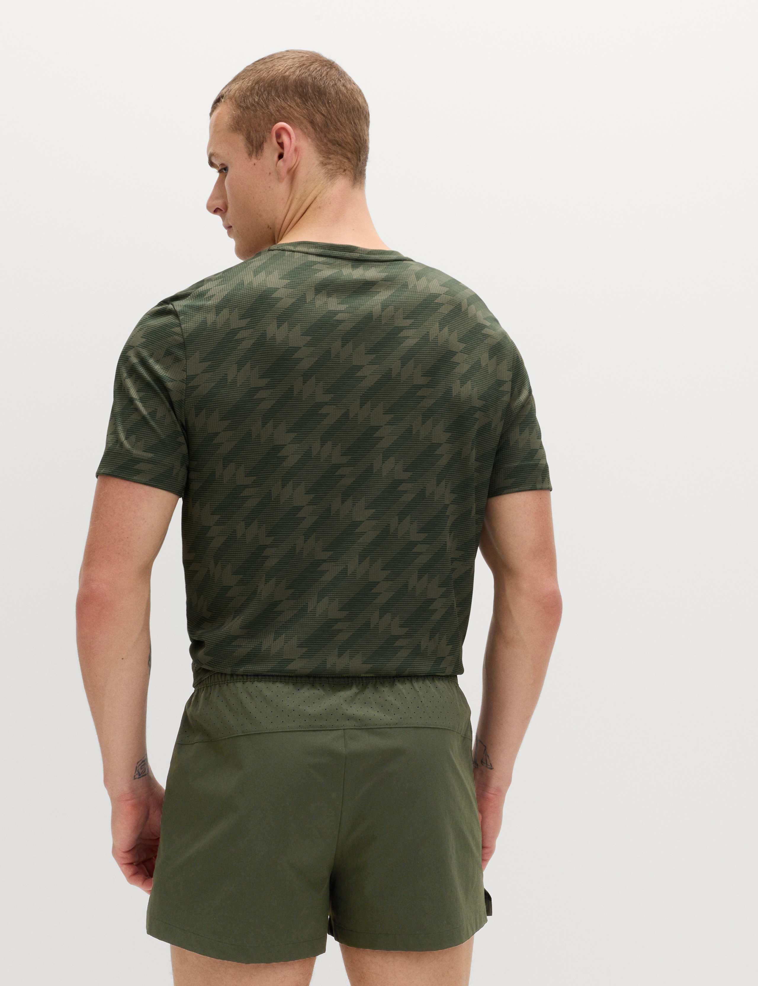 Elasticated Waist Stretch 3 Inch Sports Shorts 4 of 4