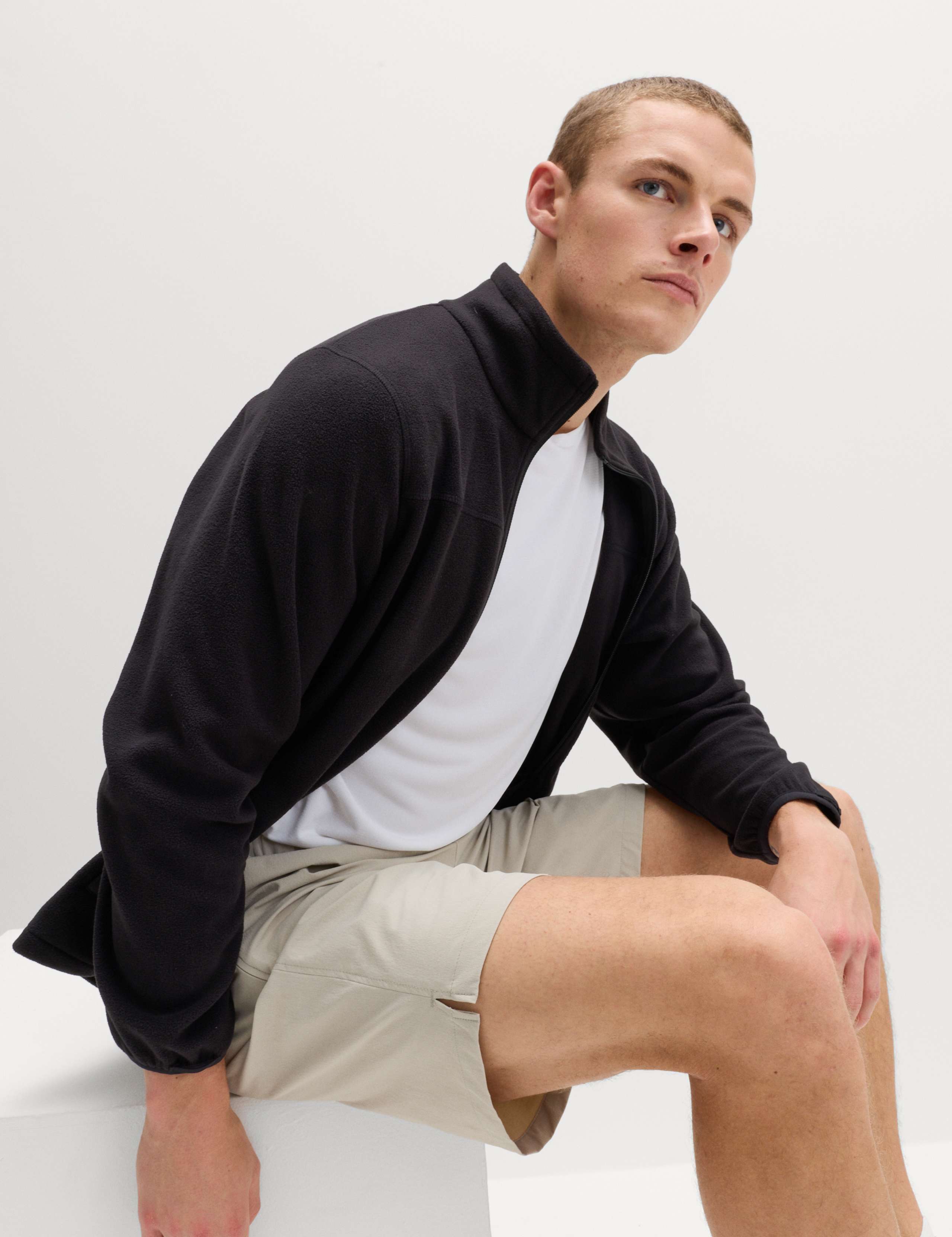 Regular Fit Stretch 9 inch Sports Shorts 3 of 6