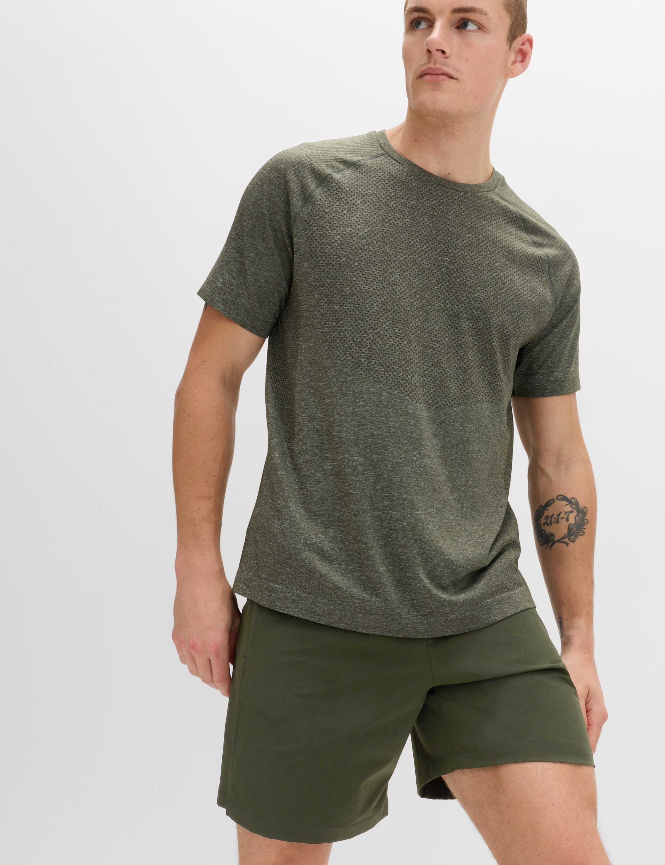 Regular Fit 7 Inch Stretch Sports Shorts 1 of 4