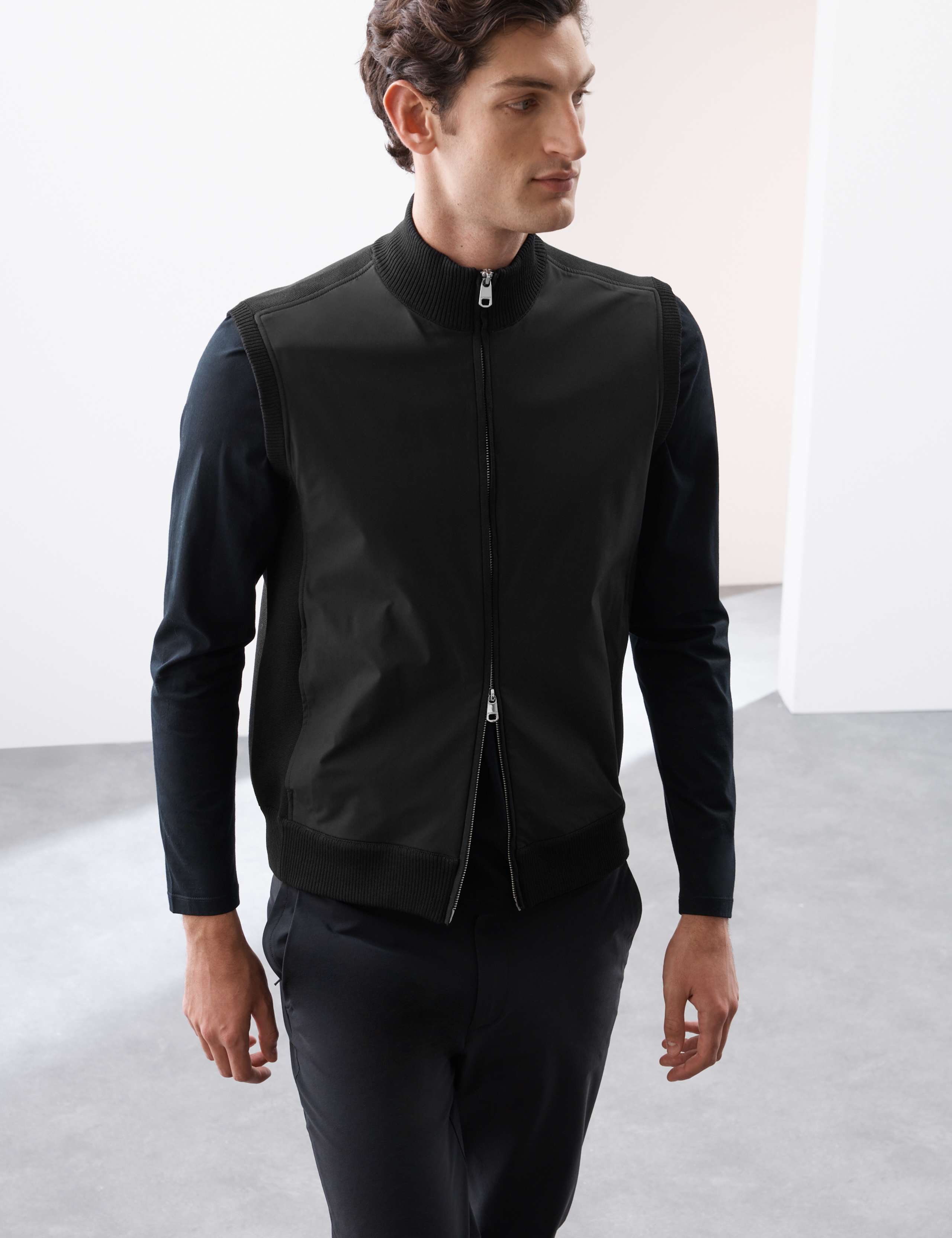 Performance Milano-Knit Funnel Neck Gilet 4 of 8