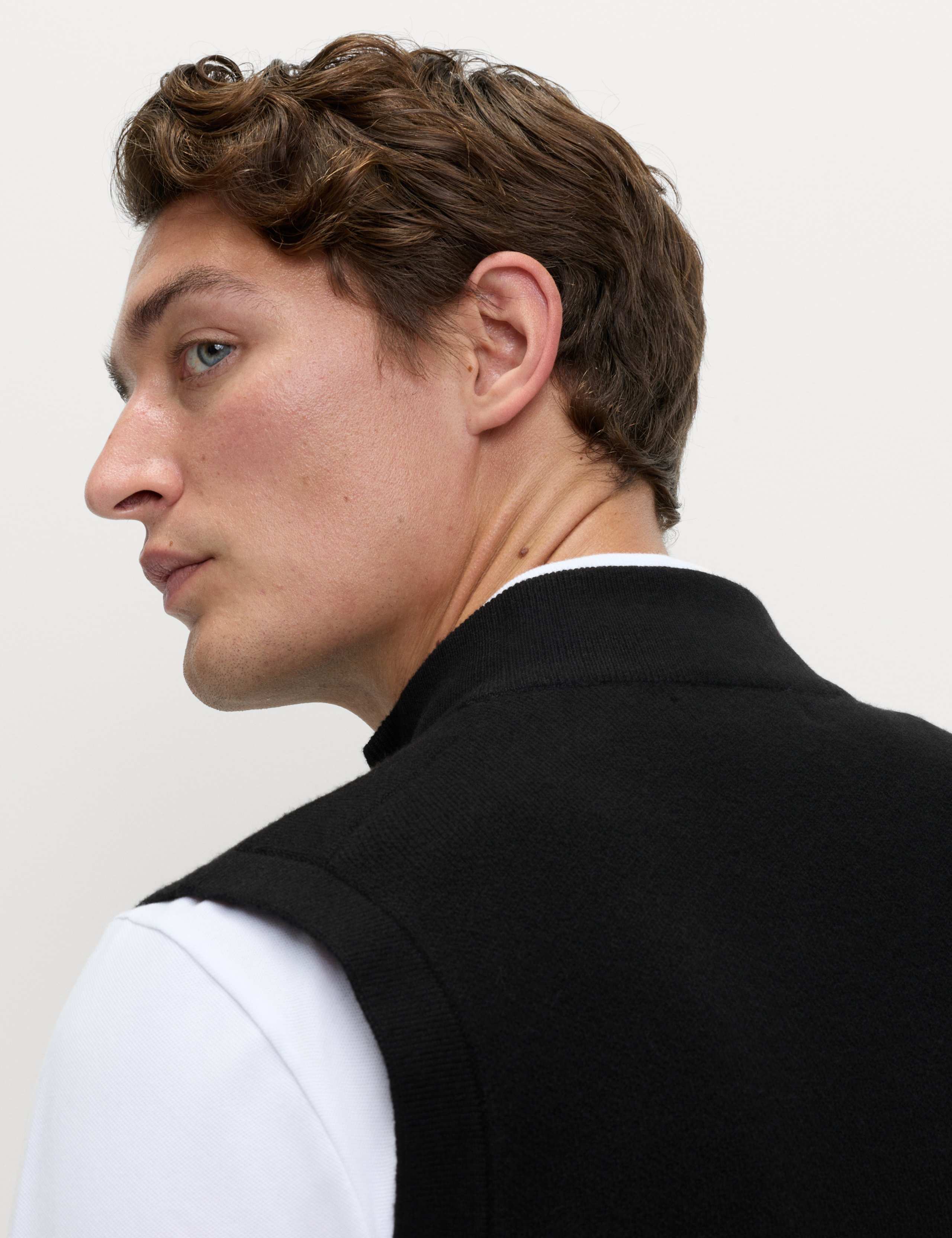 Air Yarn Smart Knitted Gilet 3 of 5