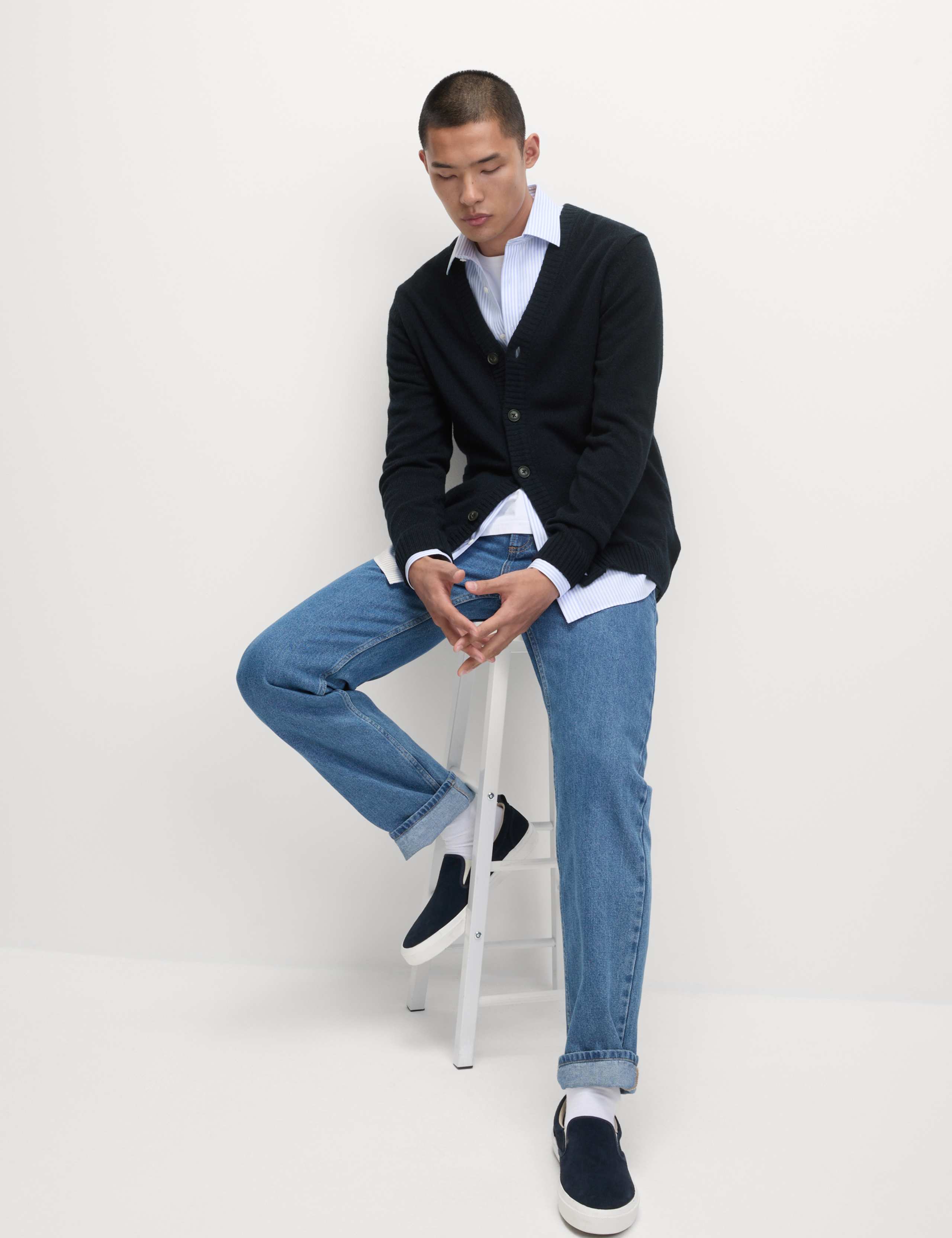 Extra Fine Lambswool Rich V-Neck Cardigan 5 of 6