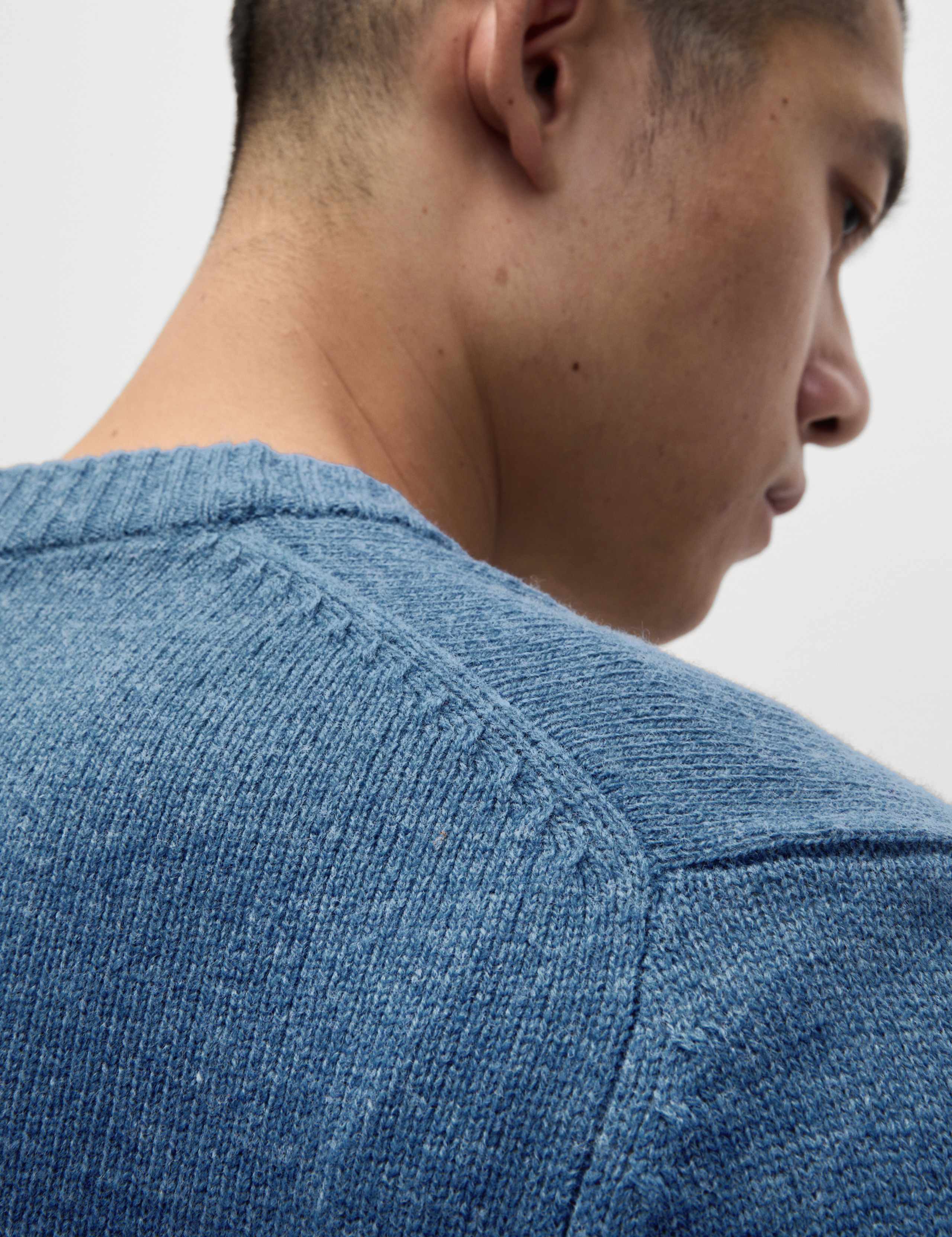 Extra Fine Lambswool Rich V-Neck Cardigan 4 of 5