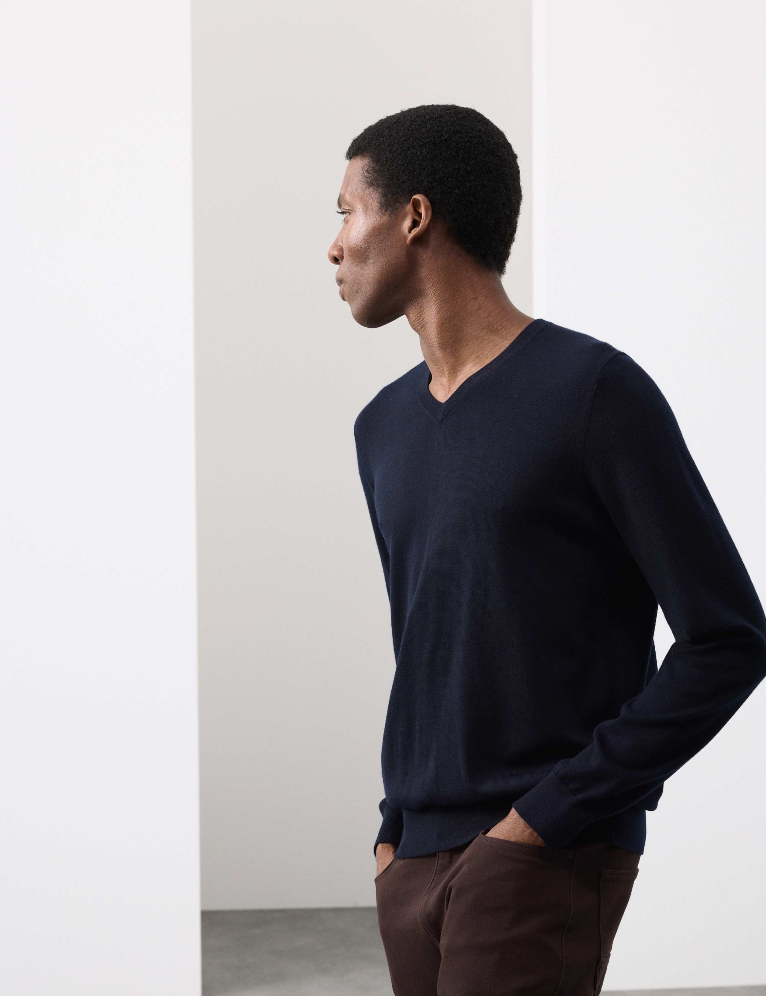 Pure Extra Fine Merino Wool V-Neck Jumper 4 of 6