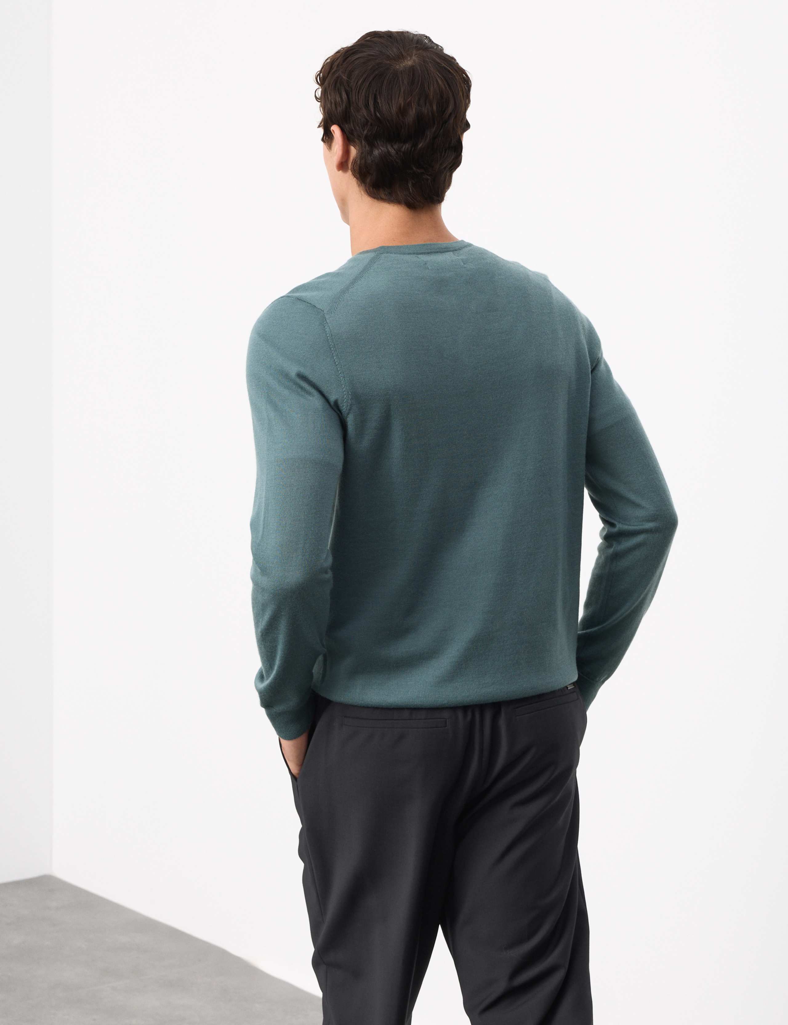 Pure Extra Fine Merino Wool V-Neck Jumper 3 of 5