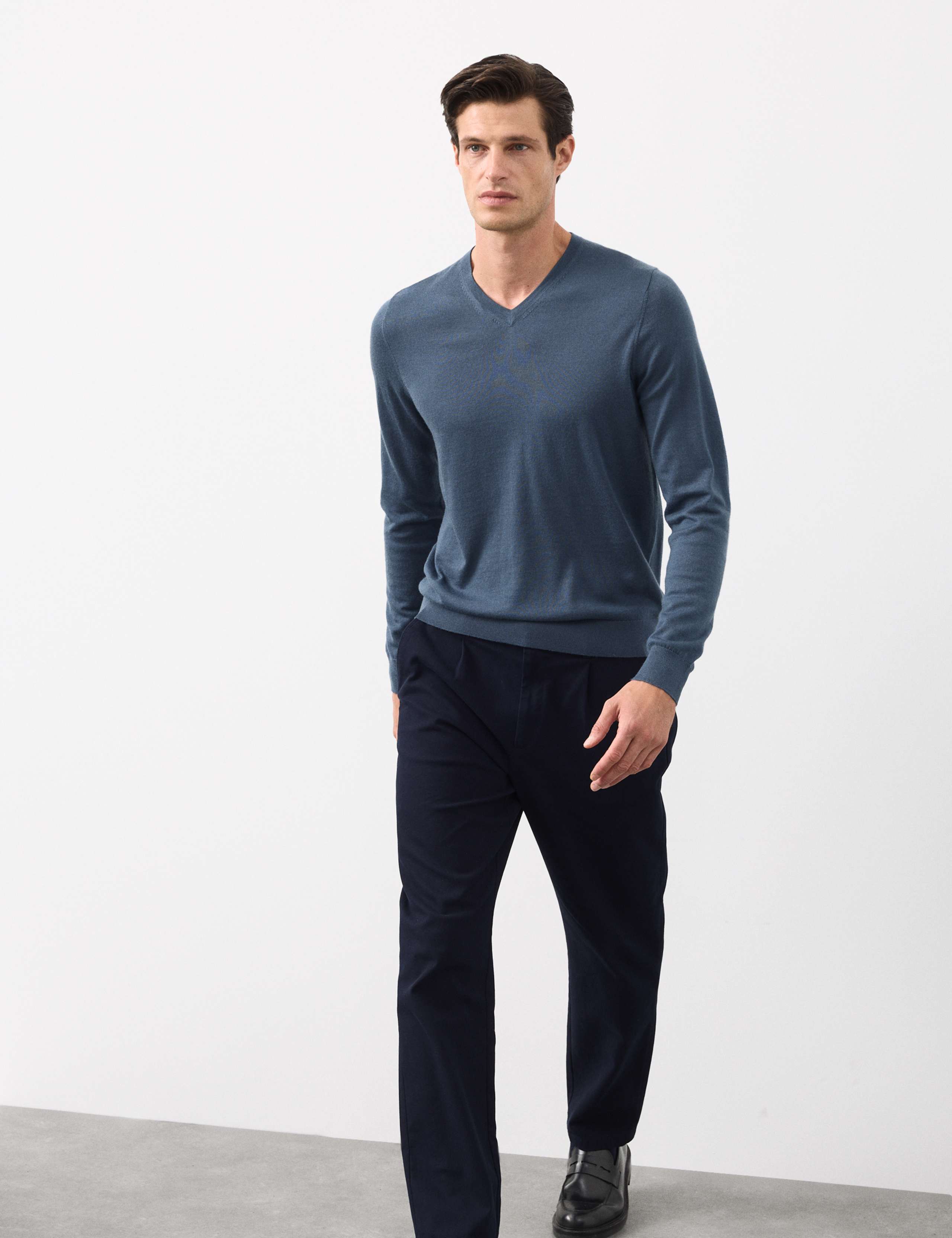 Pure Extra Fine Merino Wool V-Neck Jumper 3 of 7