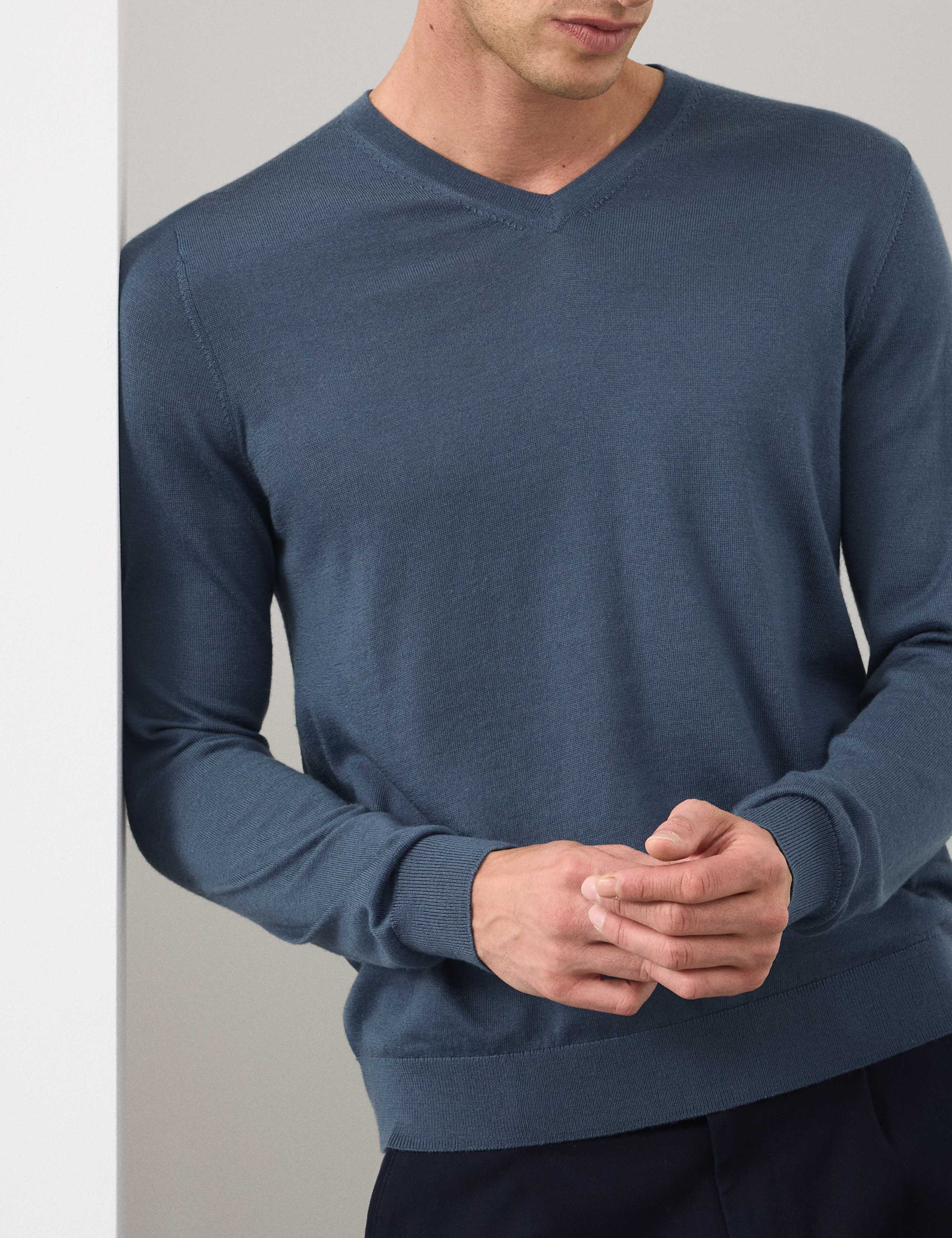 Pure Extra Fine Merino Wool V-Neck Jumper 4 of 7
