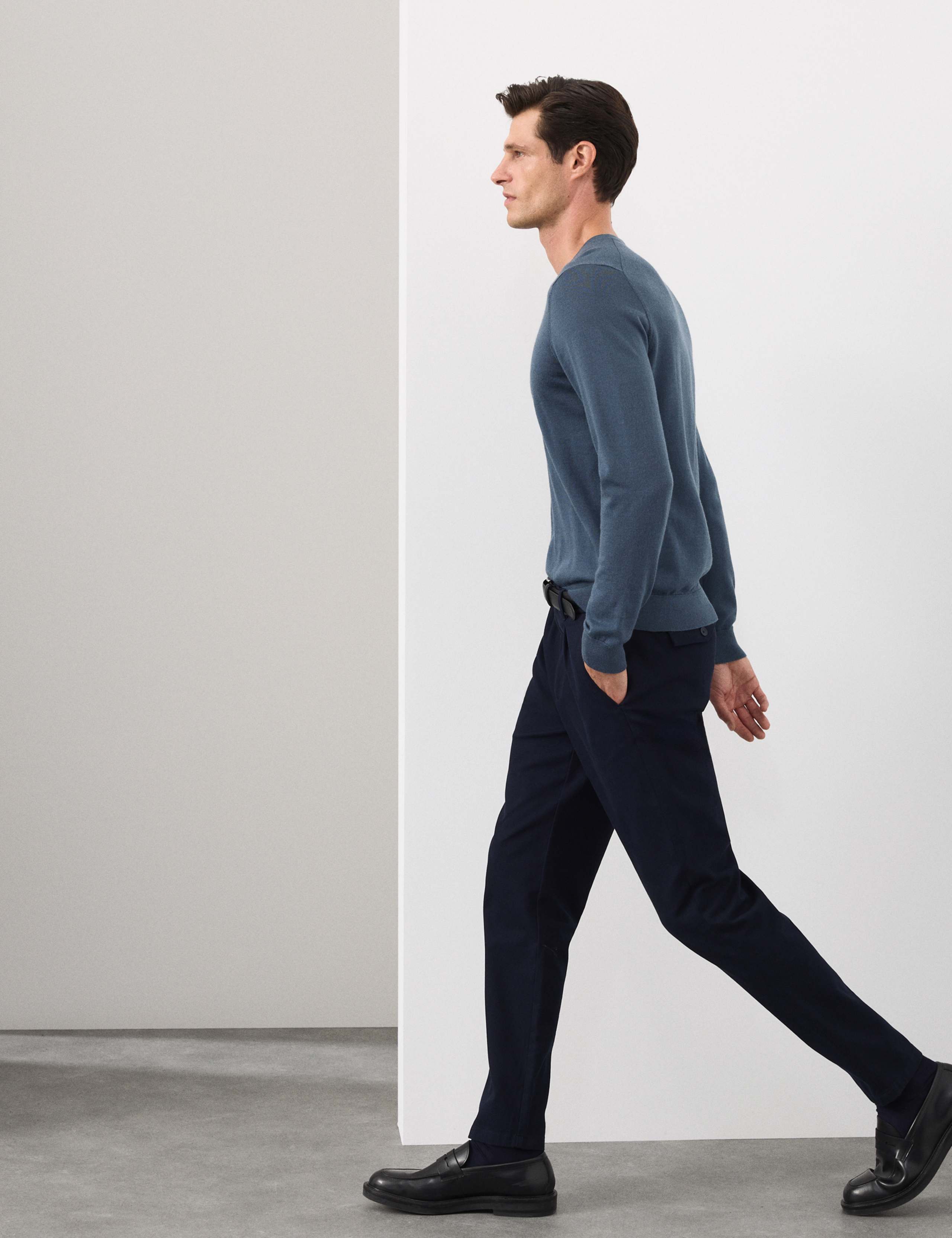 Pure Extra Fine Merino Wool V-Neck Jumper 6 of 7