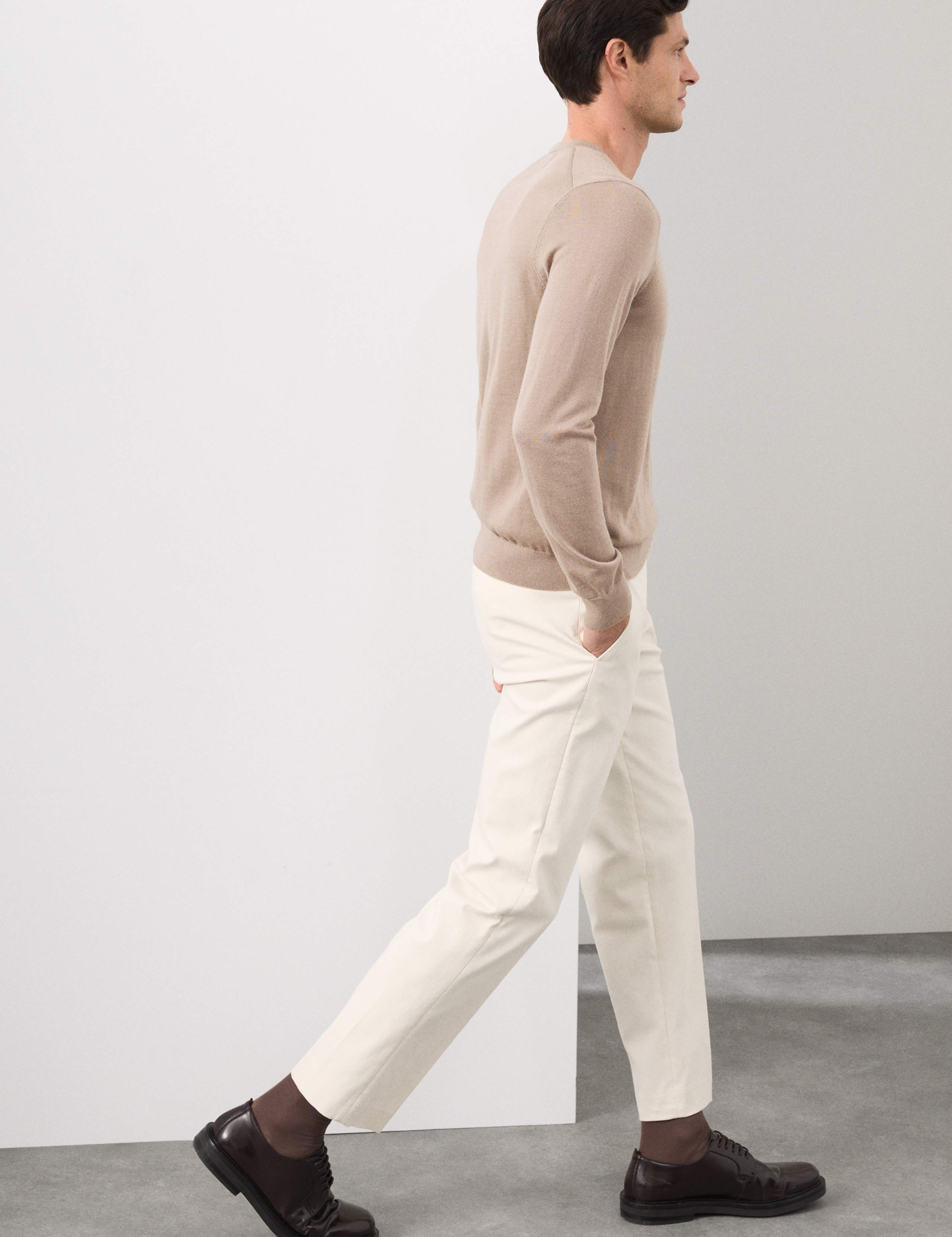 Pure Extra Fine Merino Wool V-Neck Jumper 5 of 6